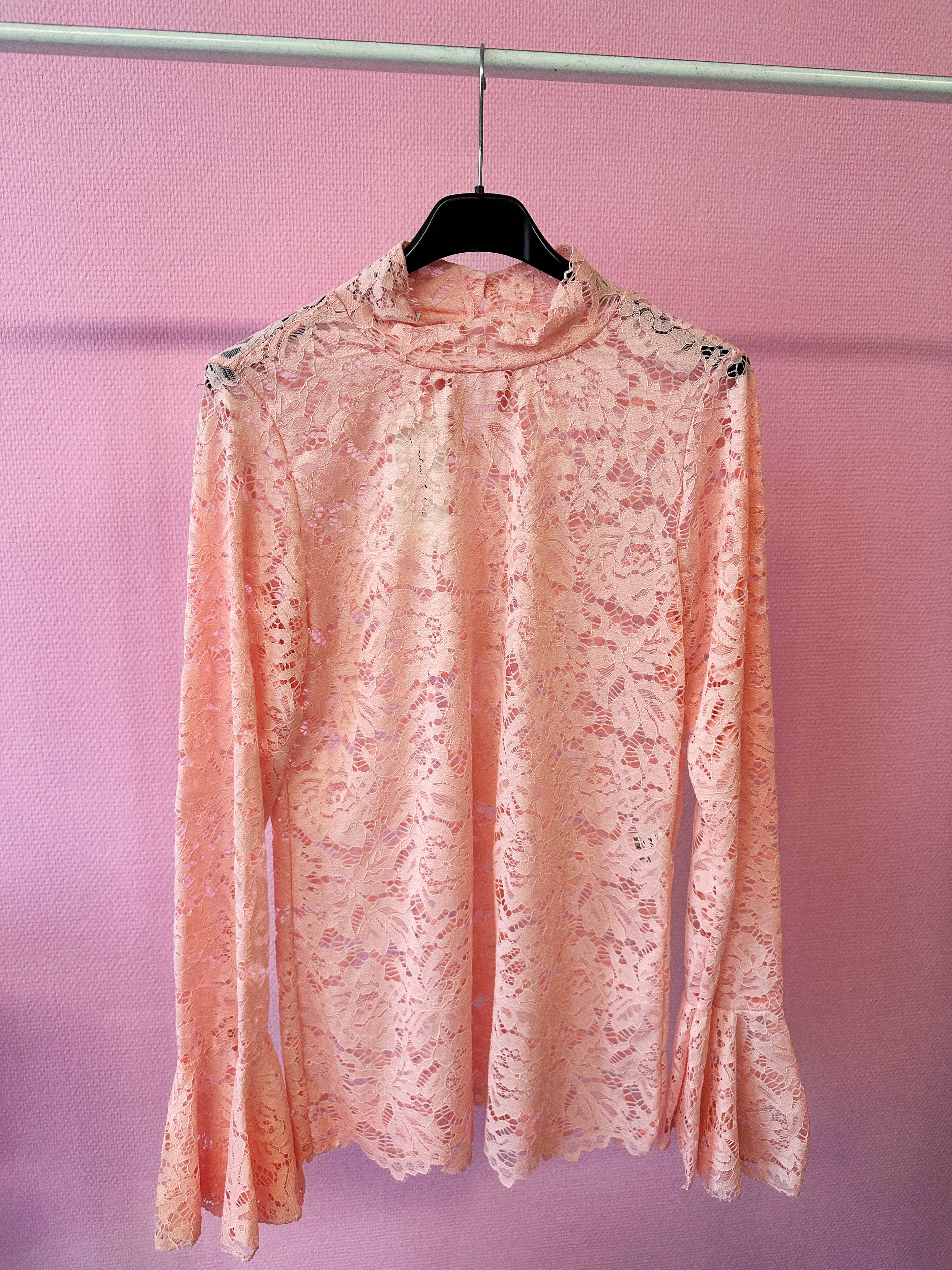 LACE TOP SOFT PINK
