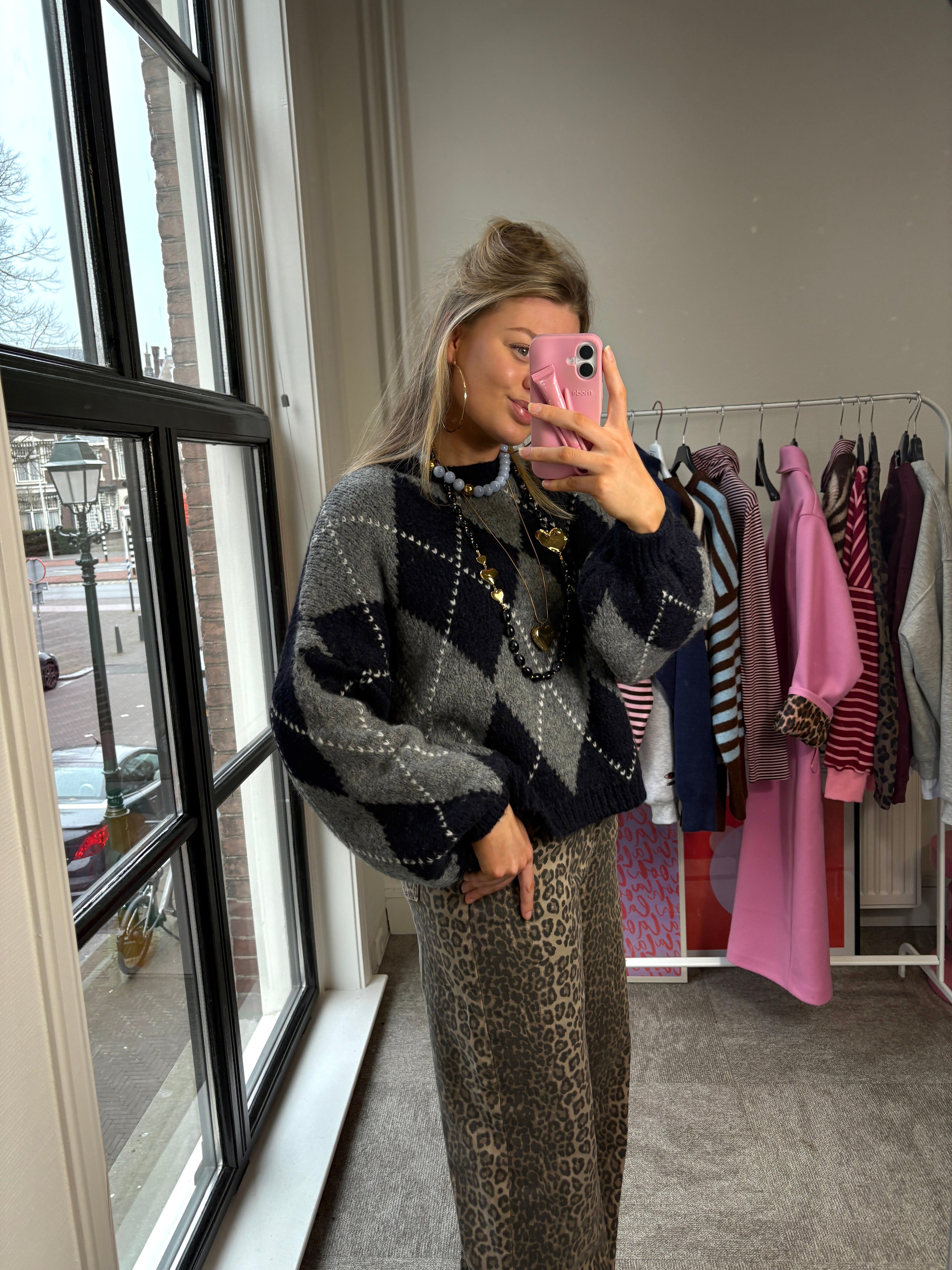 NOA DONKERBLAUWE TRUI