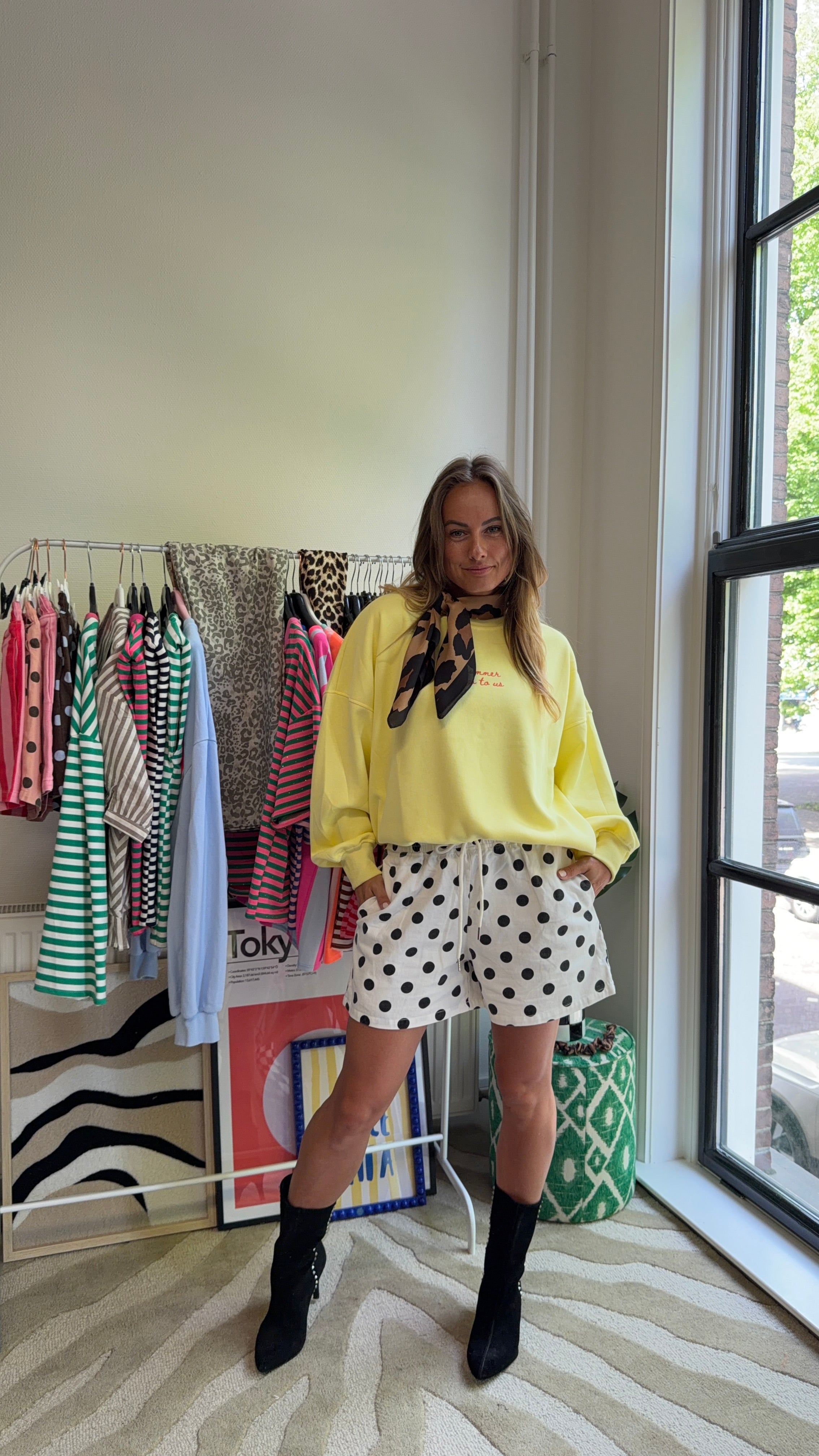 SUMMER VIBES SWEATER BUTTERYELLOW