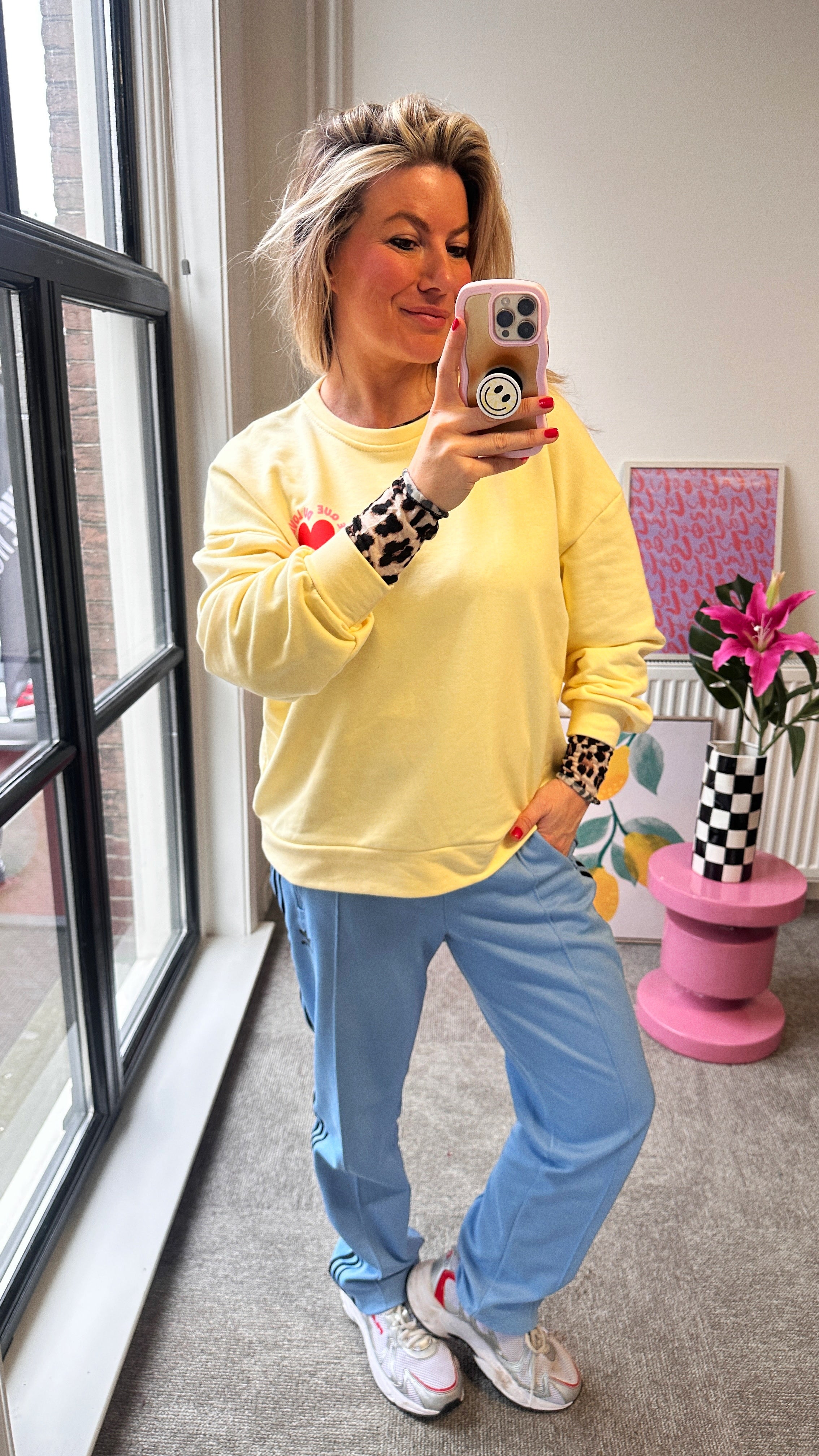 MAE MUSTHAVE SWEATER GEEL