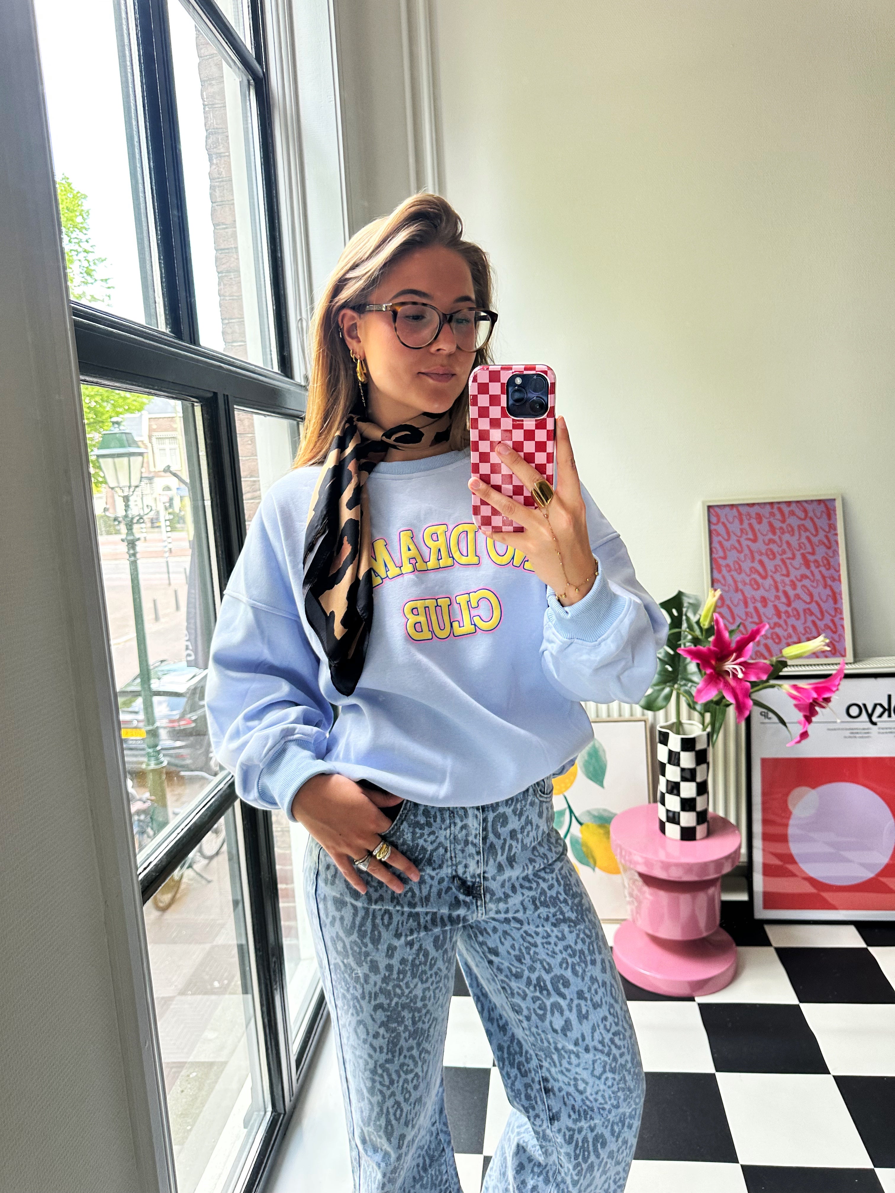 LICHTBLAUWE NO DRAMA SWEATER
