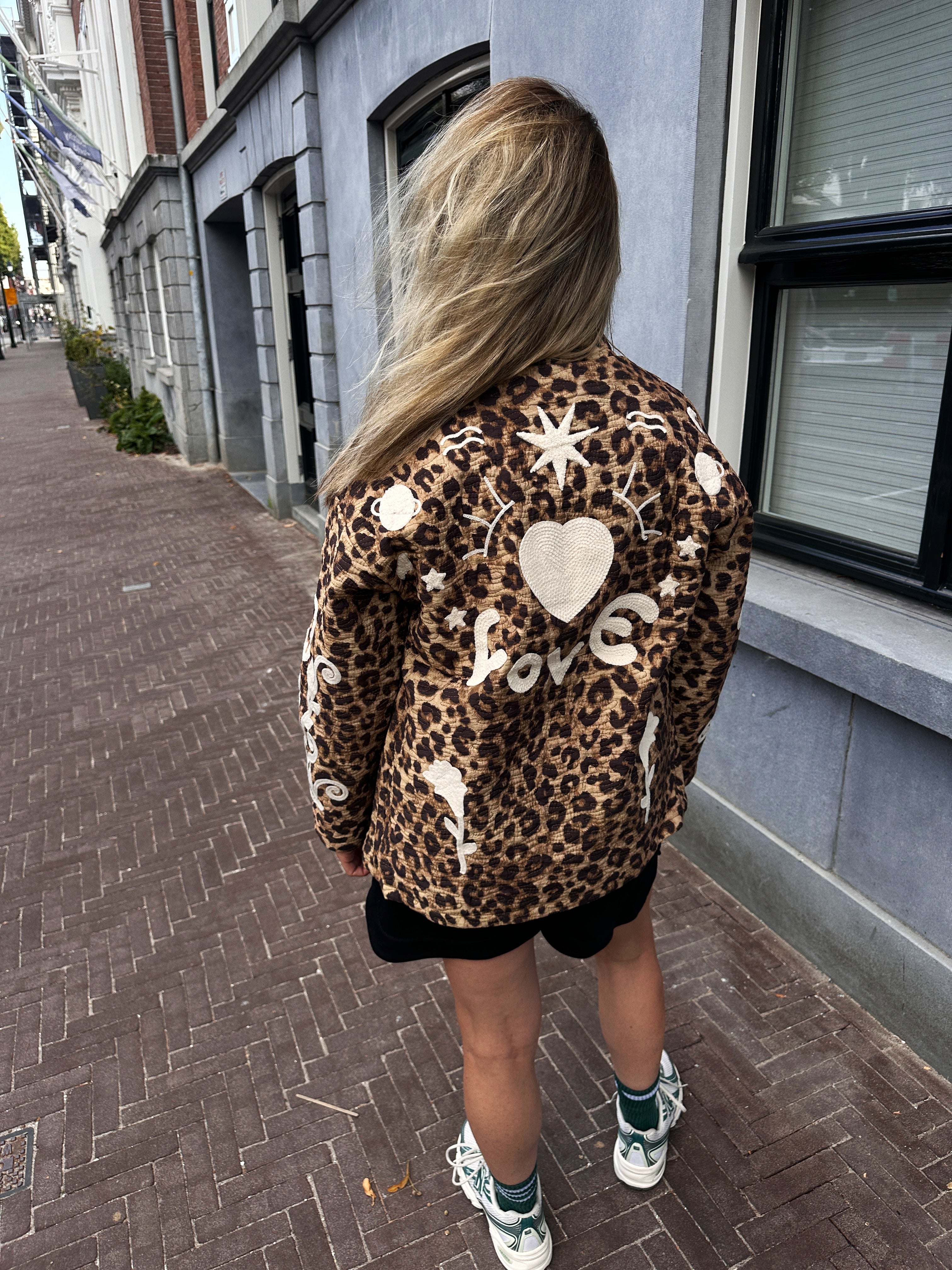 MUSTHAVE AMALIA PANTERJASJE