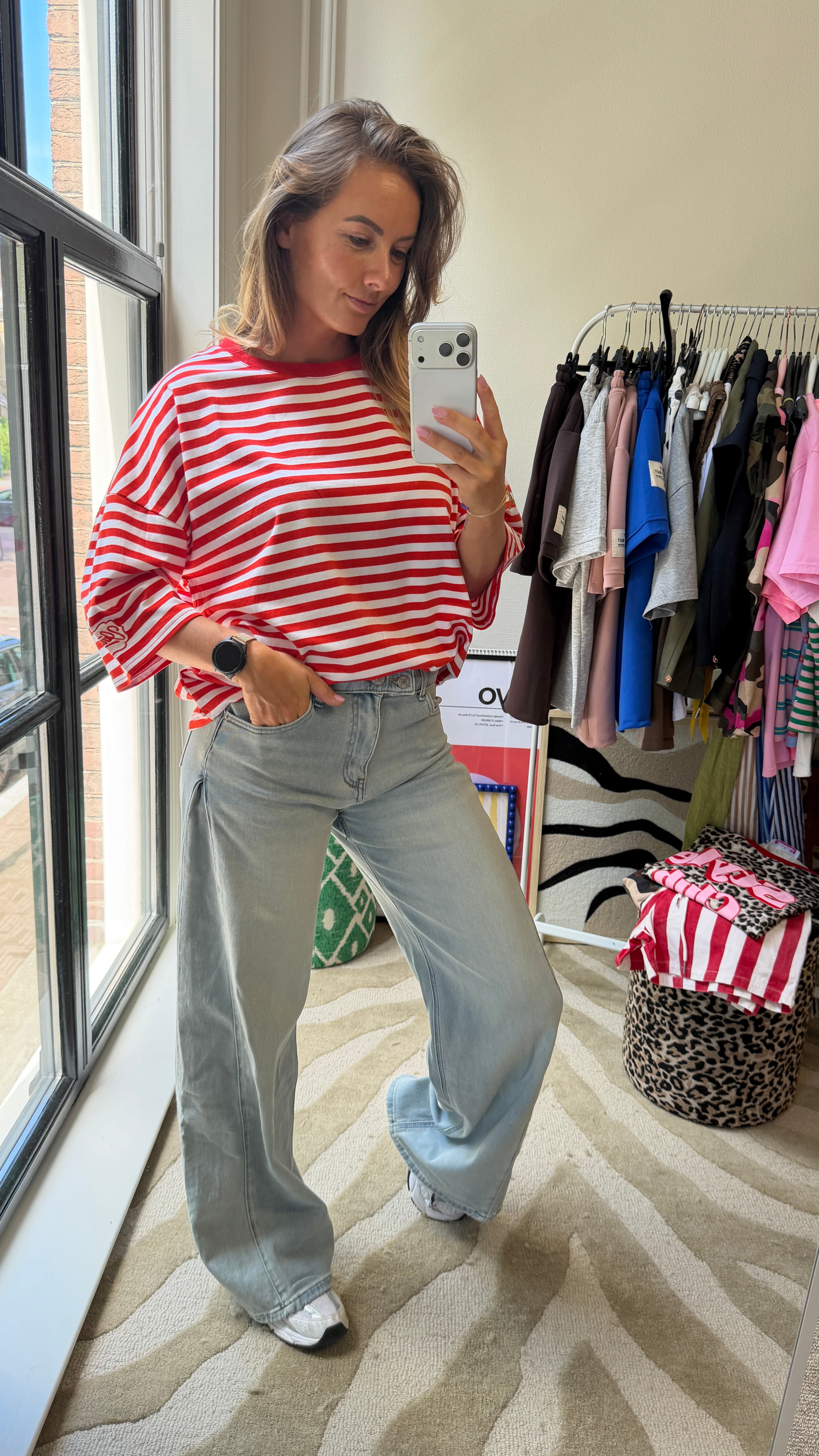 WIDE LEG JEANS MET RIEMPJE