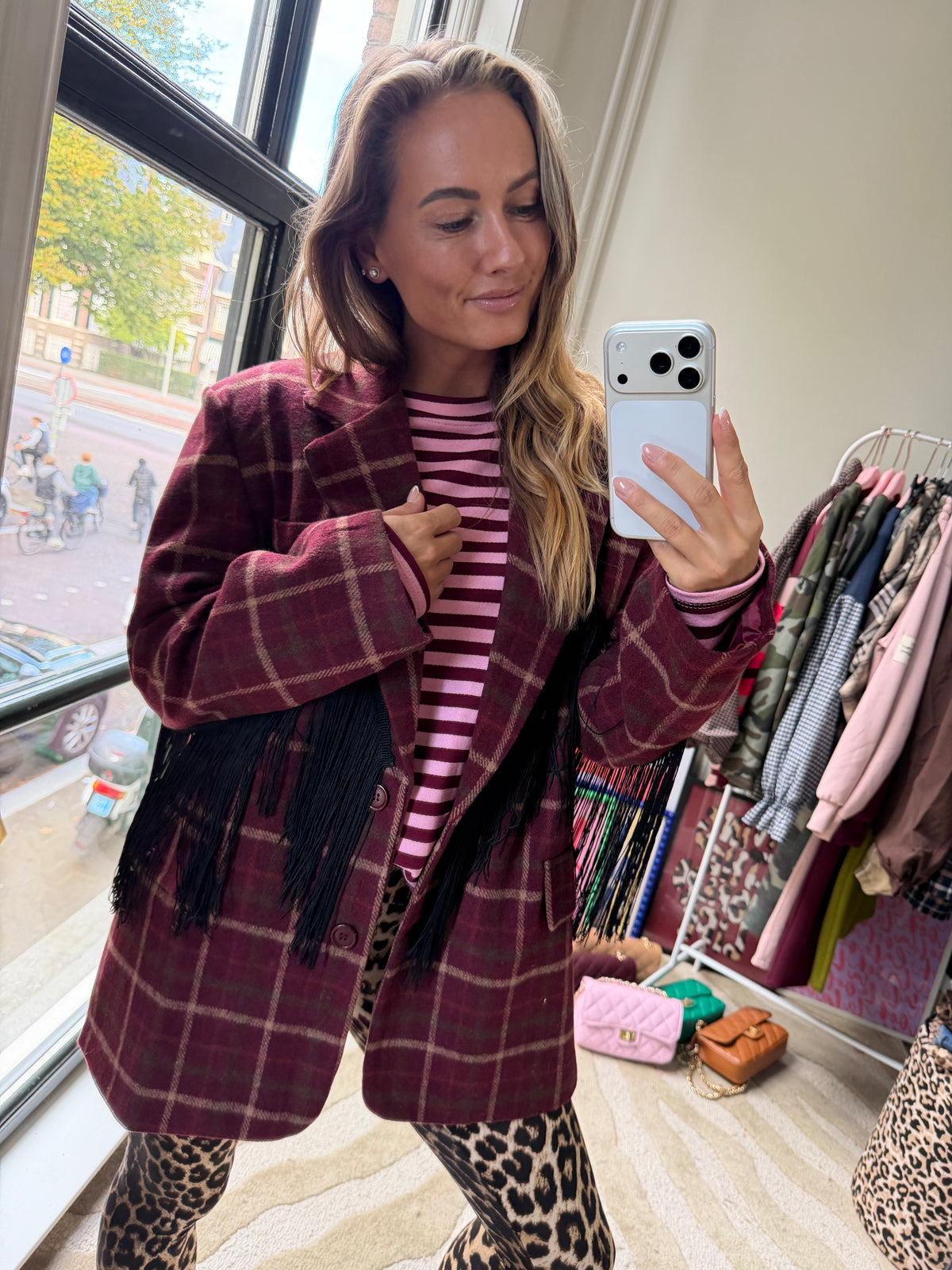 BURGUNDY GERUITE BLAZER MET FRANJES