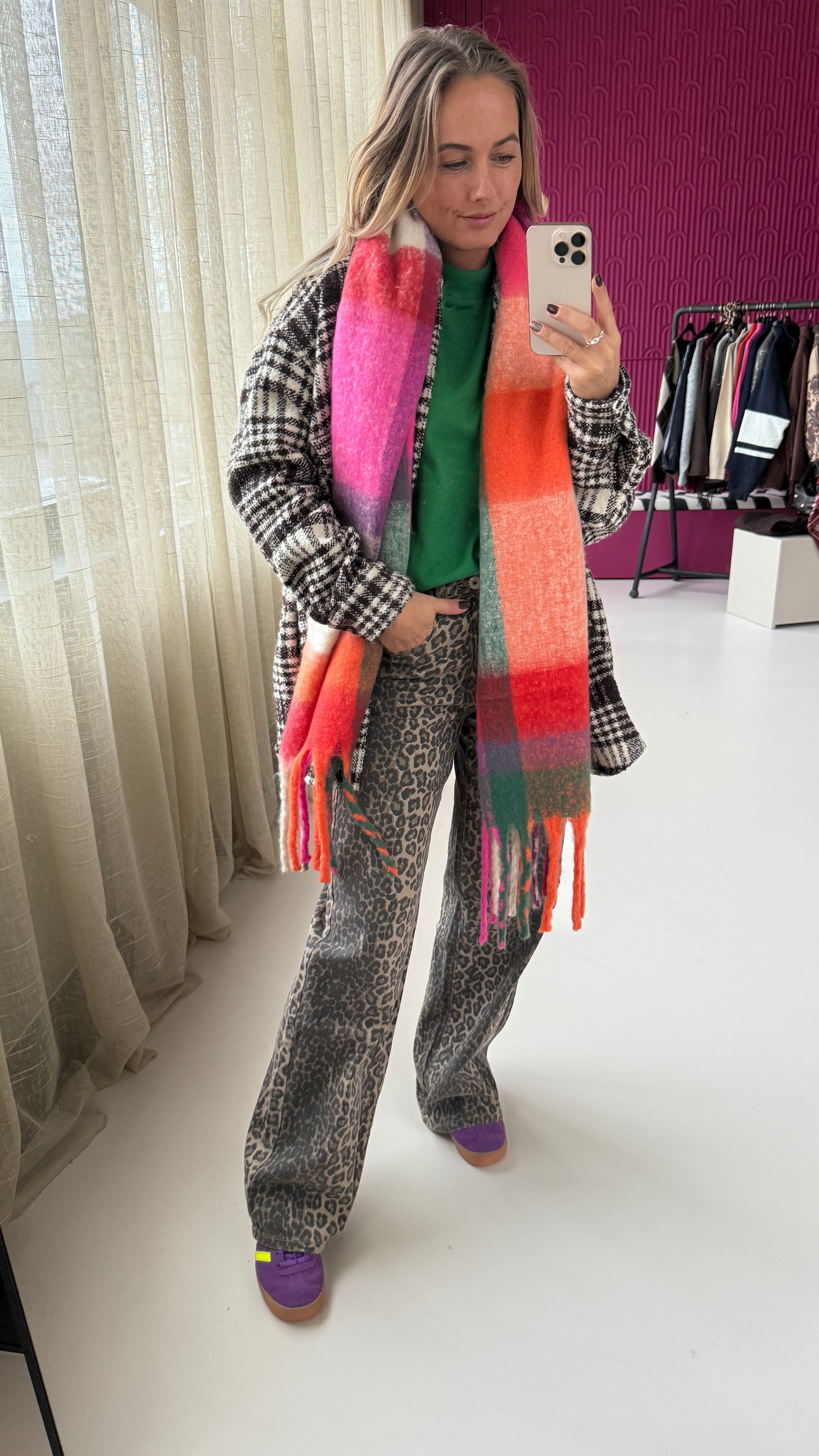 MUSTHAVE GERUITE SJAAL MET ROZE EN GROENE TINTEN