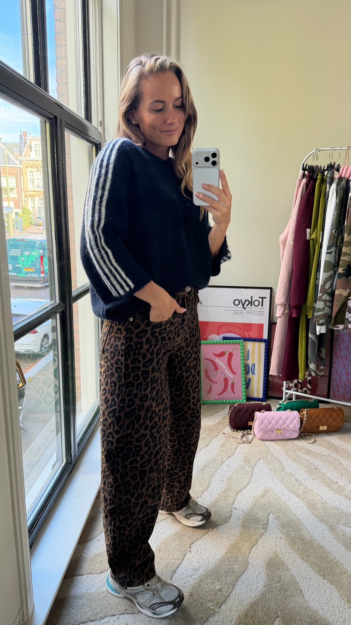 ANNA MUSTHAVE TRUITJE BRUIN DONKERBLAUW