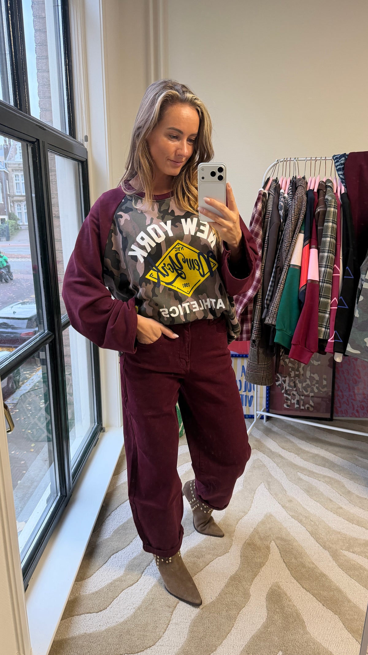 BURGUNDY BALLOON JEANS
