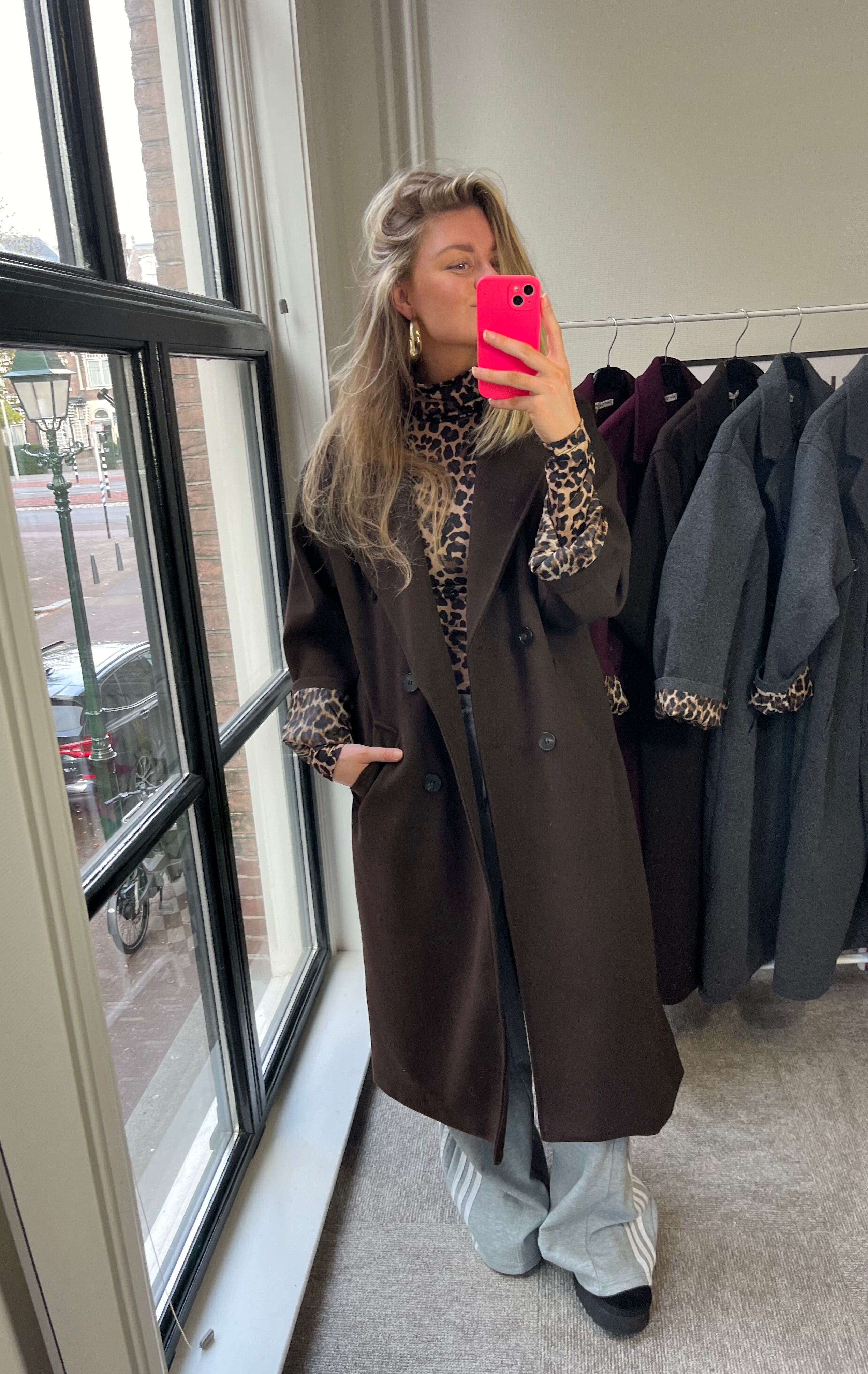 LIZZY MANTEL BRUIN MET PANTER