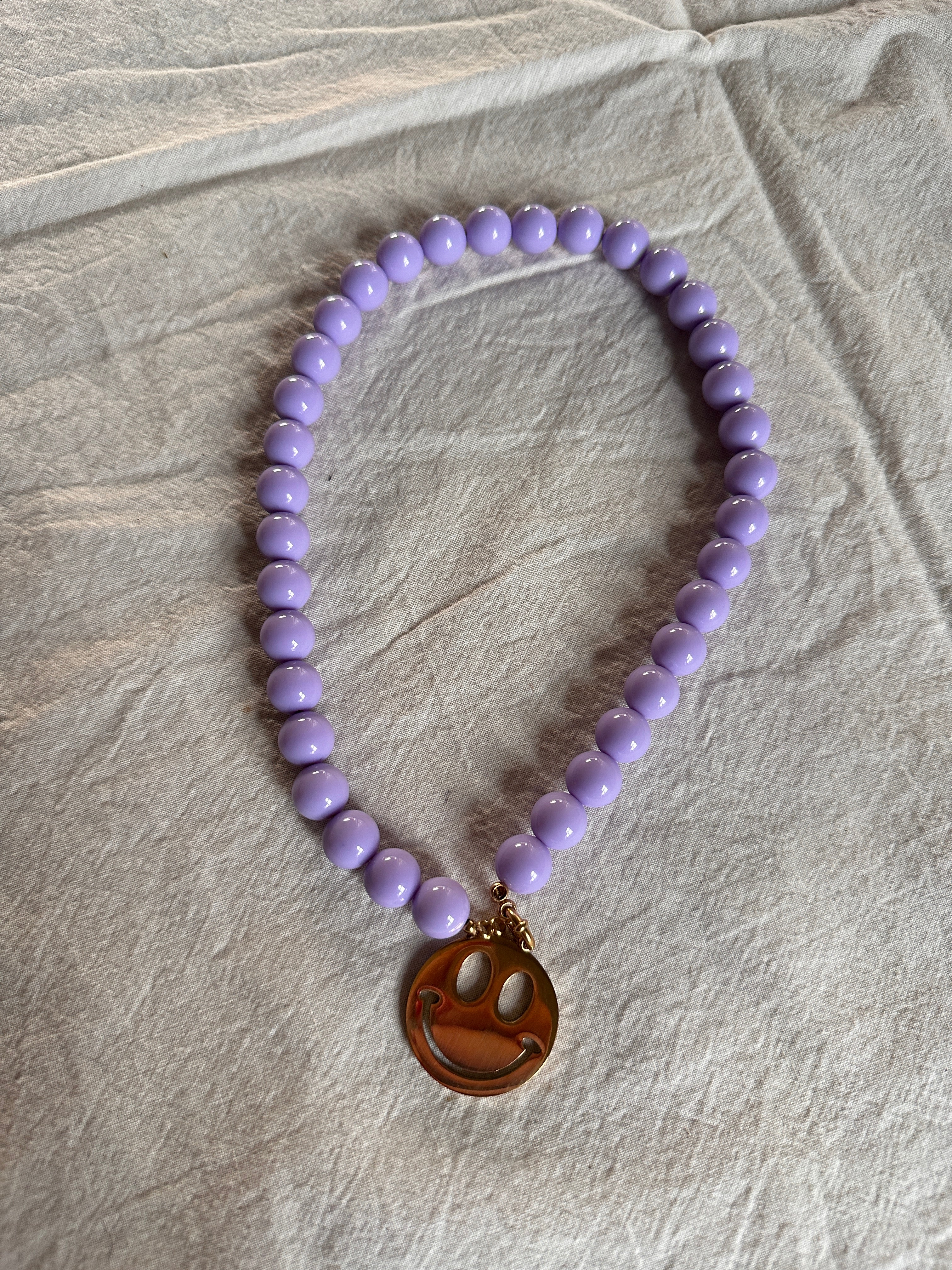 EVA MUSTHAVE KETTING MET SMILEY LILA