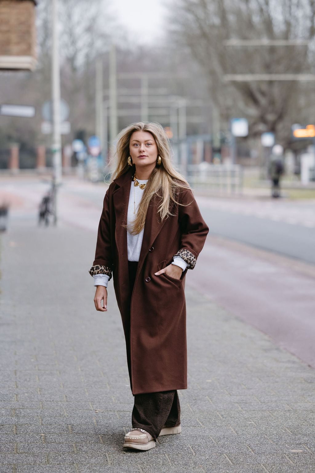 LIZZY MANTEL BRUIN MET PANTER