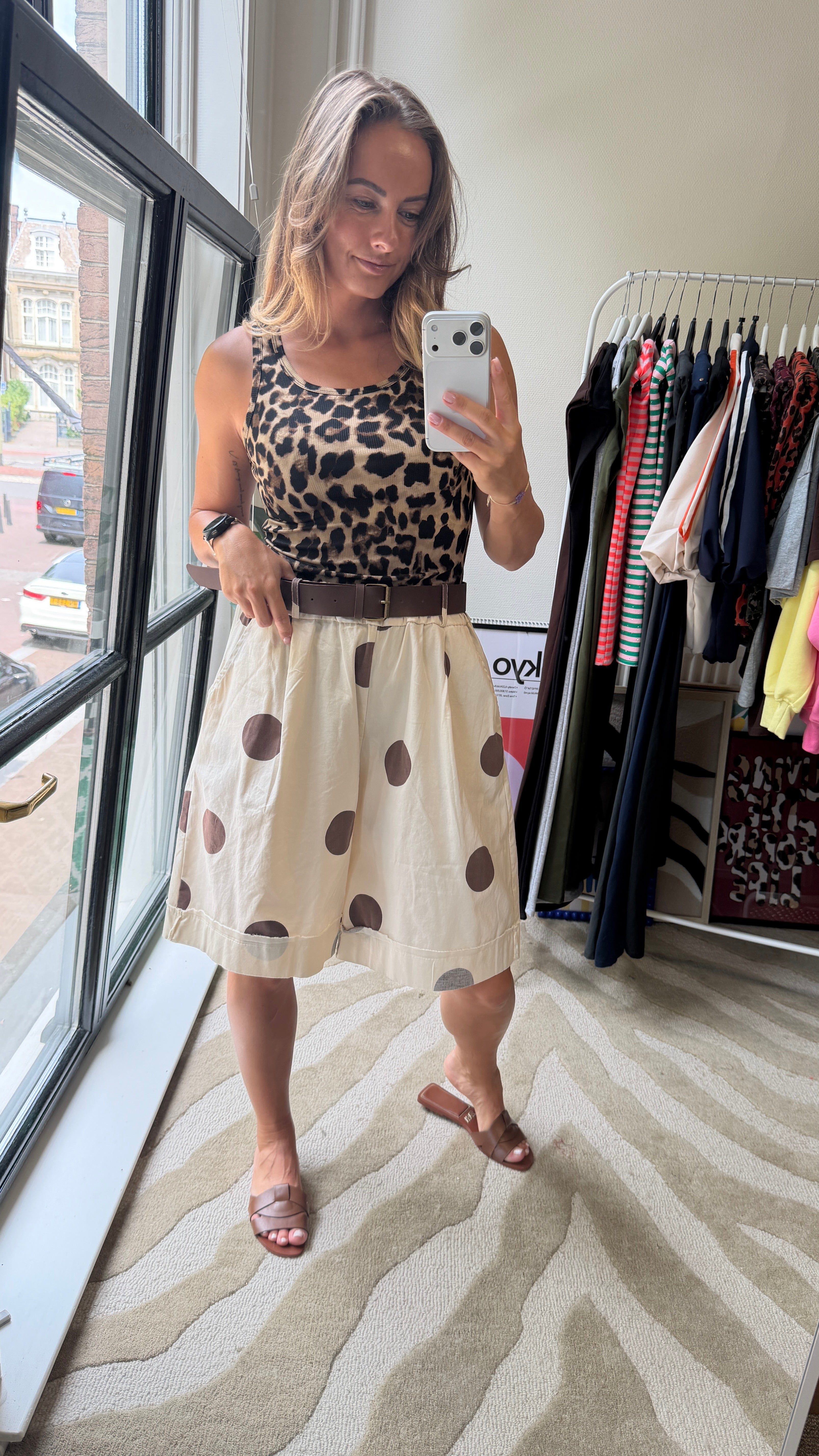 BEIGE JORT MET GROTE STIPPEN