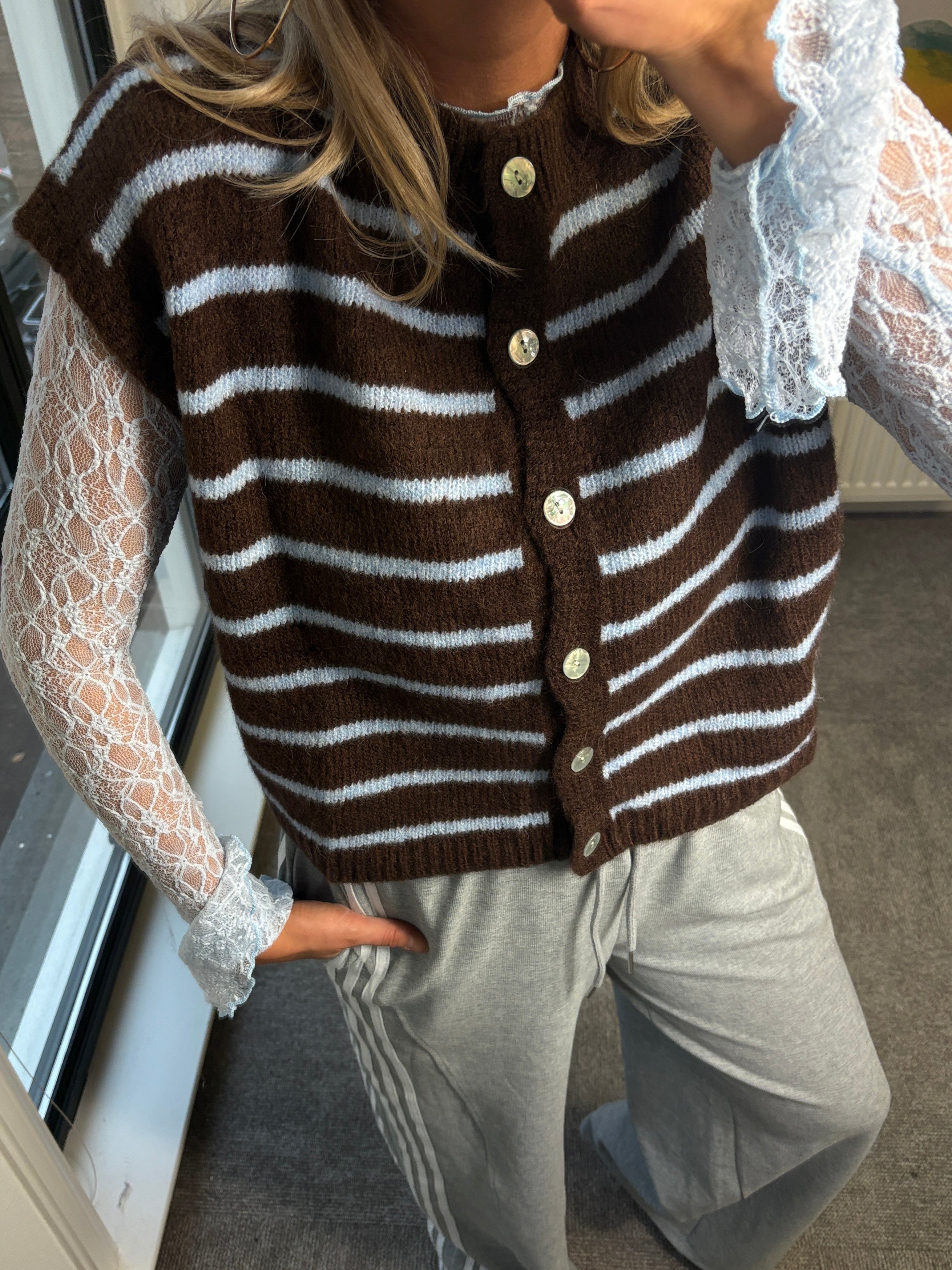 JULIA GILET BLAUW/BRUIN