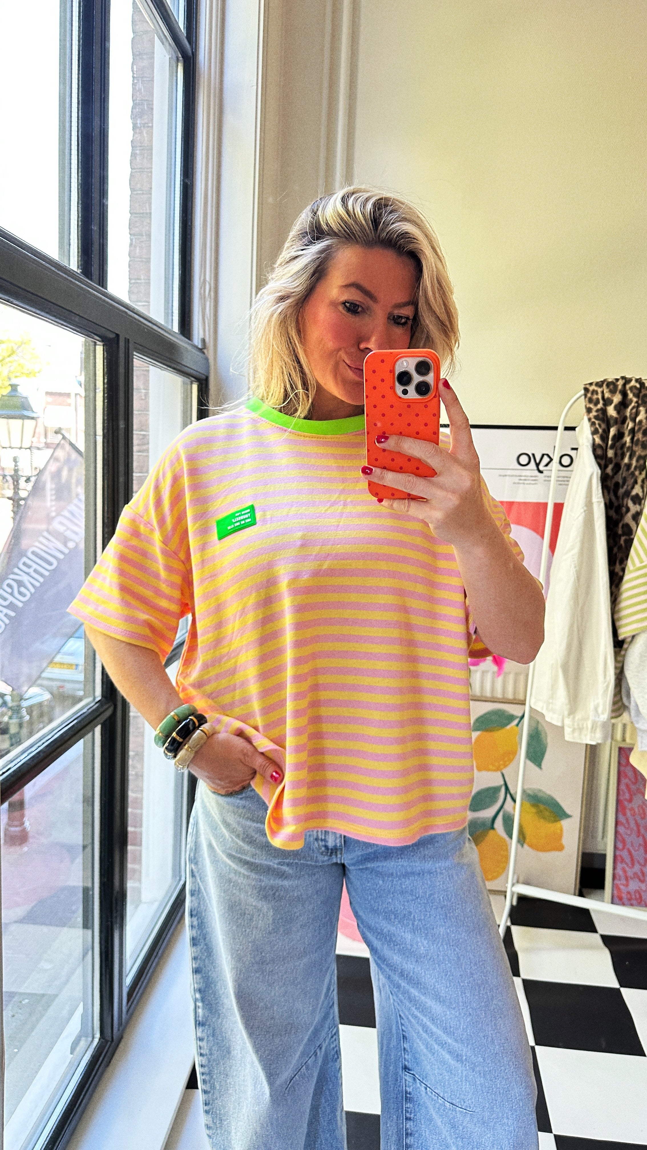 GESTREEPT GEEL/ROZE T-SHIRT MET NEON GROENE DETAILS