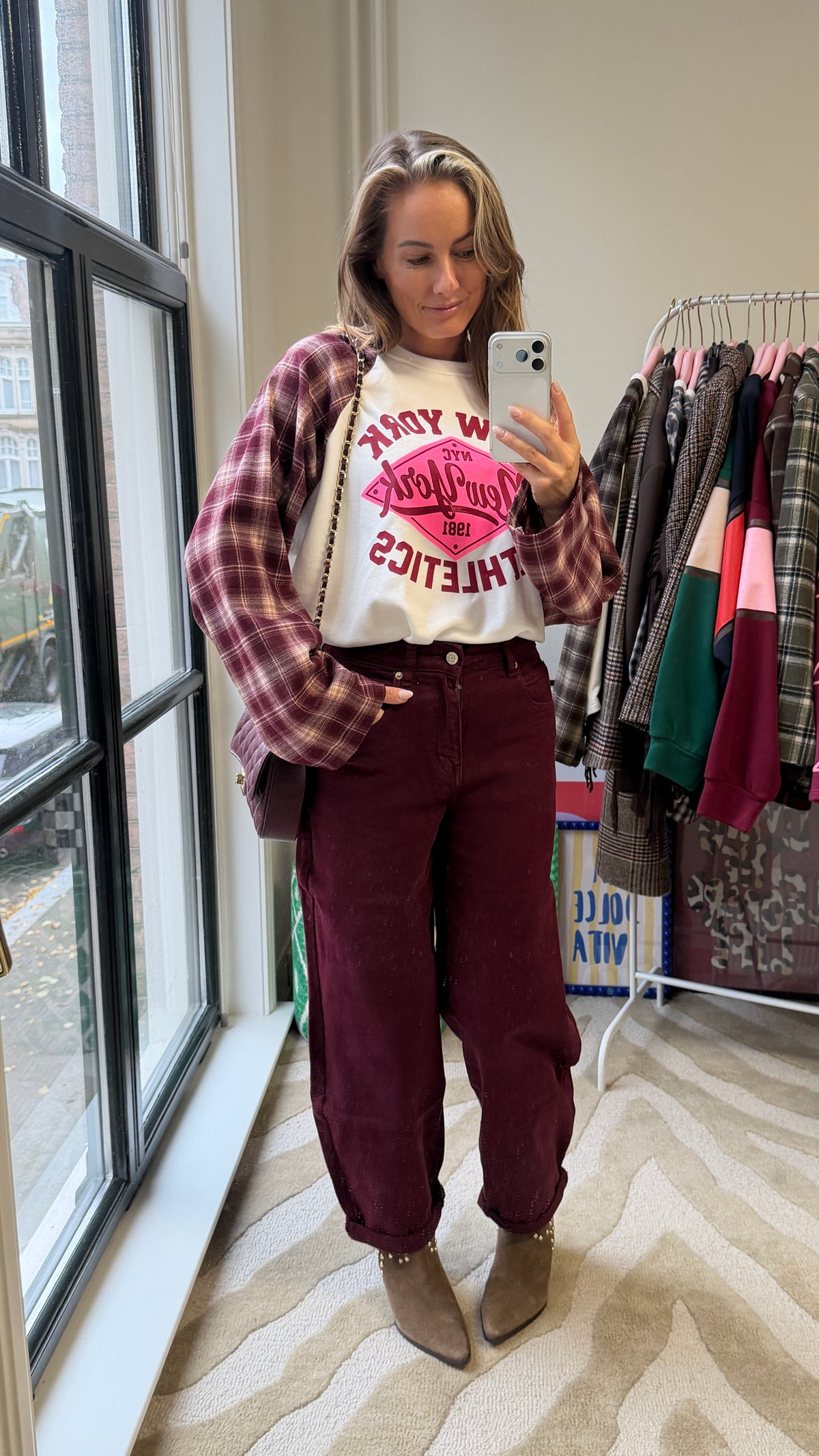 LONGSLEEVE MET BURGUNDY GERUITE MOUWEN