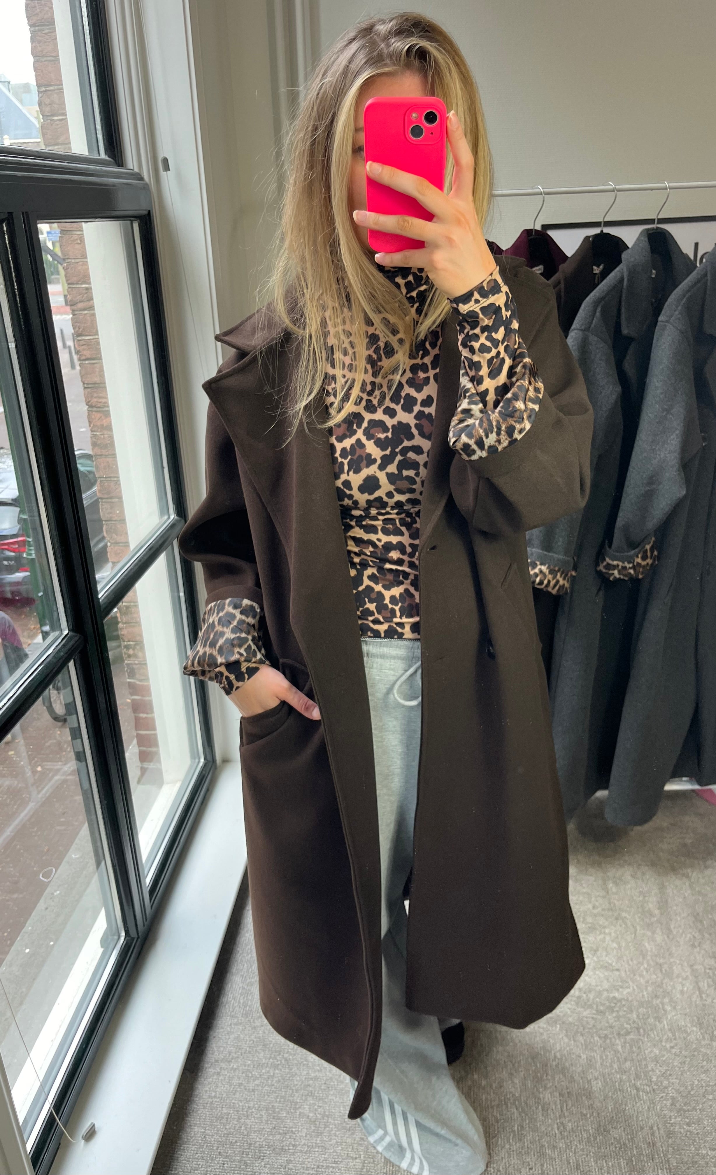 LIZZY MANTEL BRUIN MET PANTER