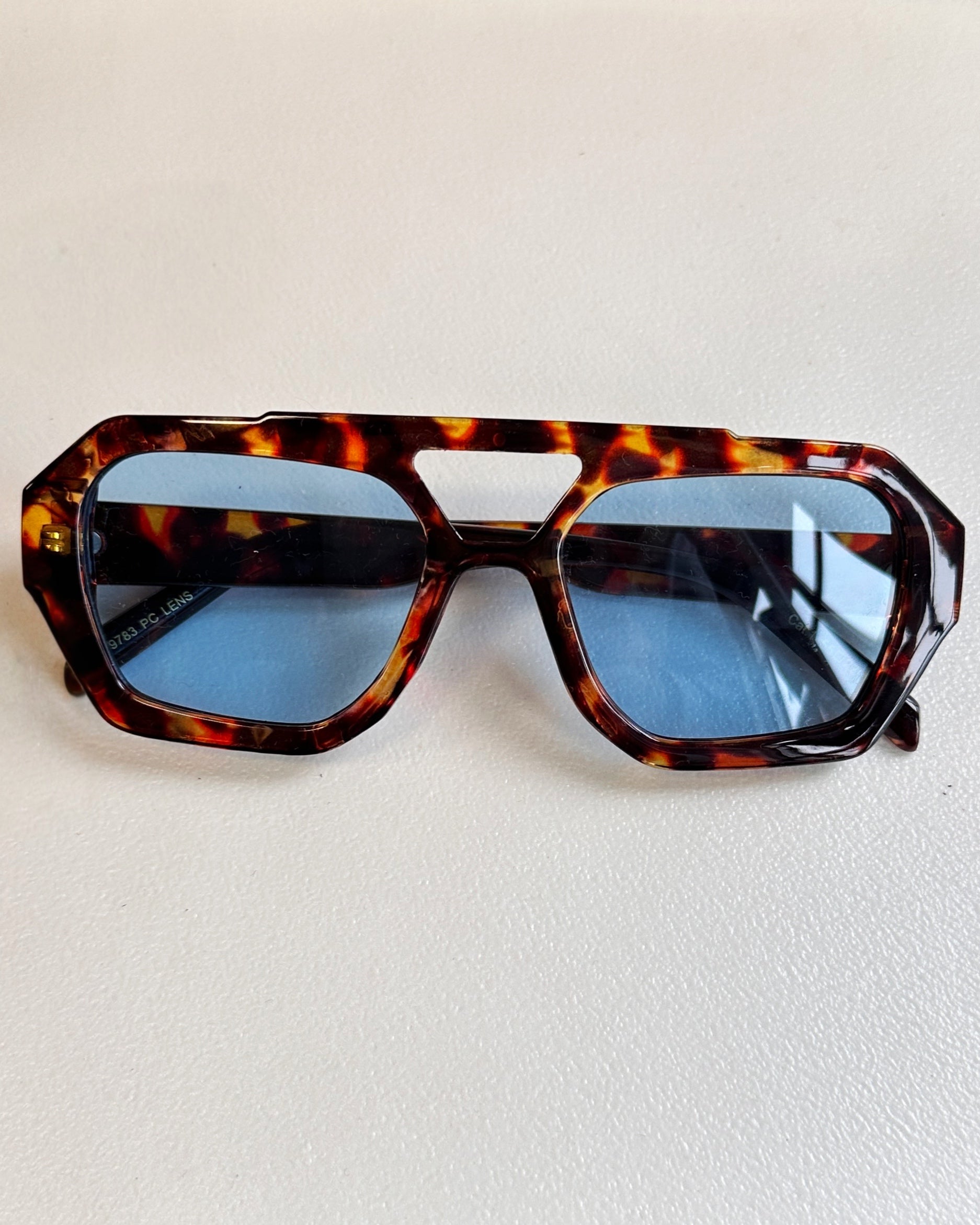 MUSTHAVE ZONNEBRIL BLAUWE GLAZEN