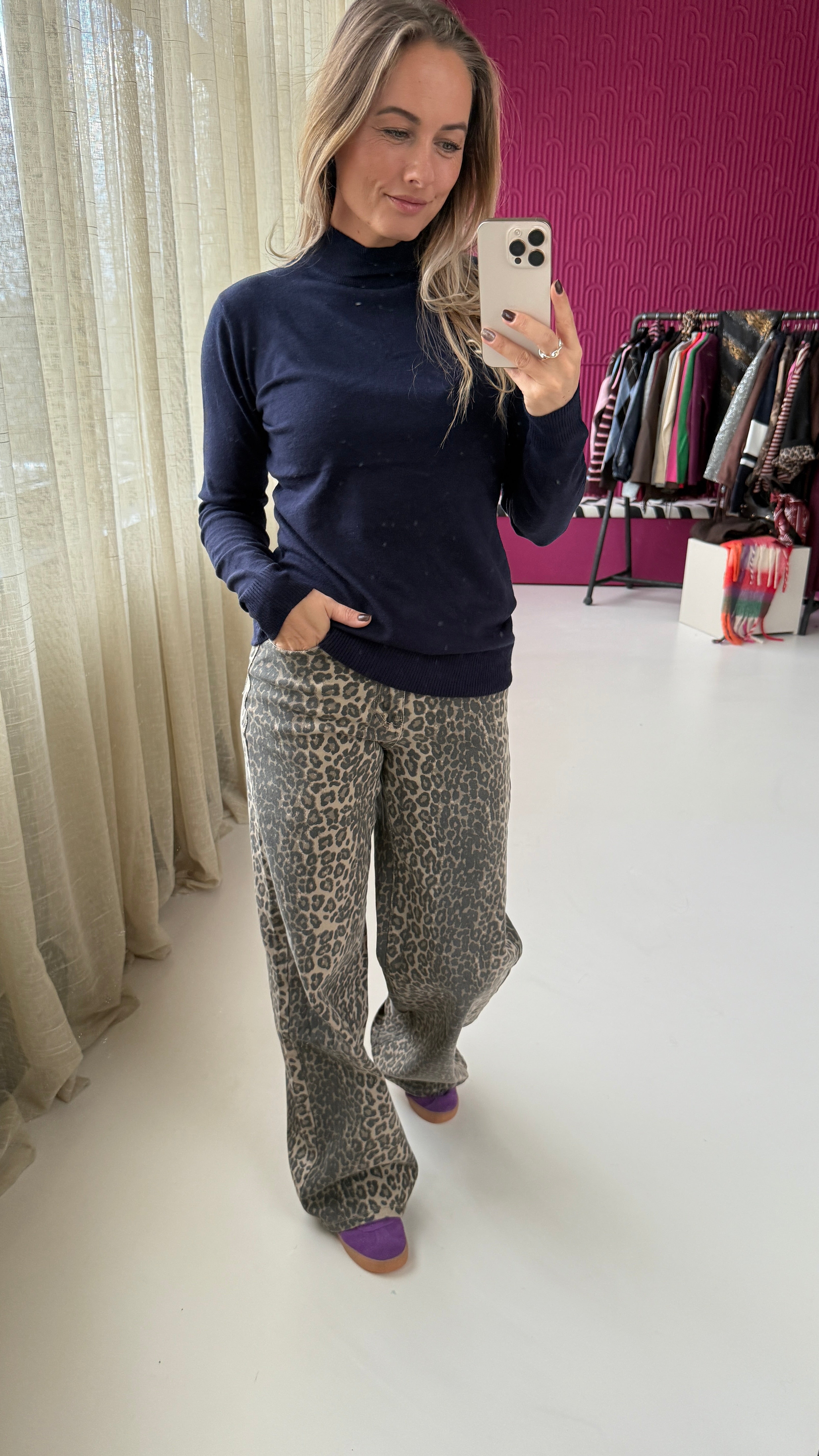 OLIVIA KOLLETJE DONKERBLAUW