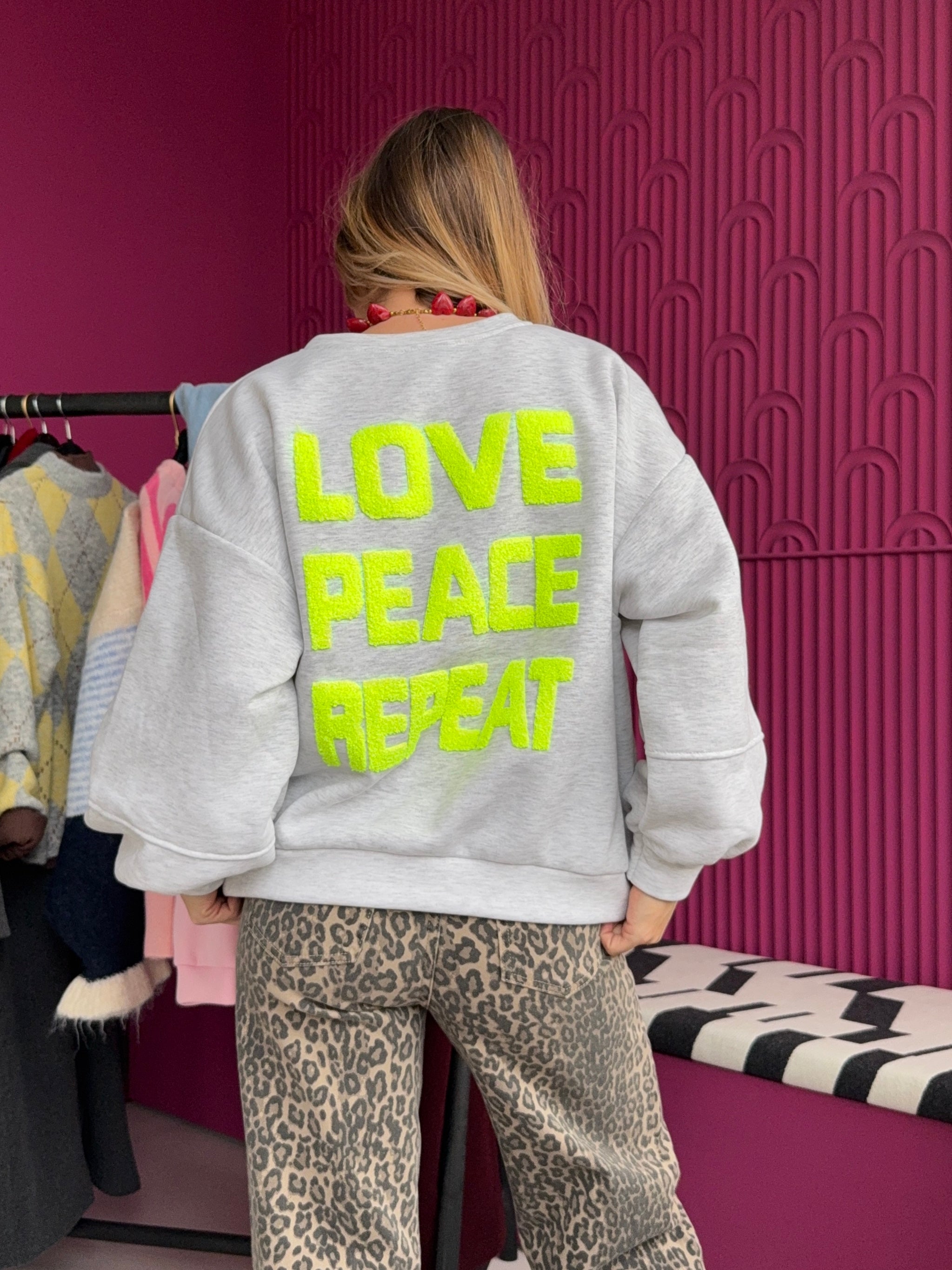 LIEN MUSTHAVE SWEATER LOVE GRIJS