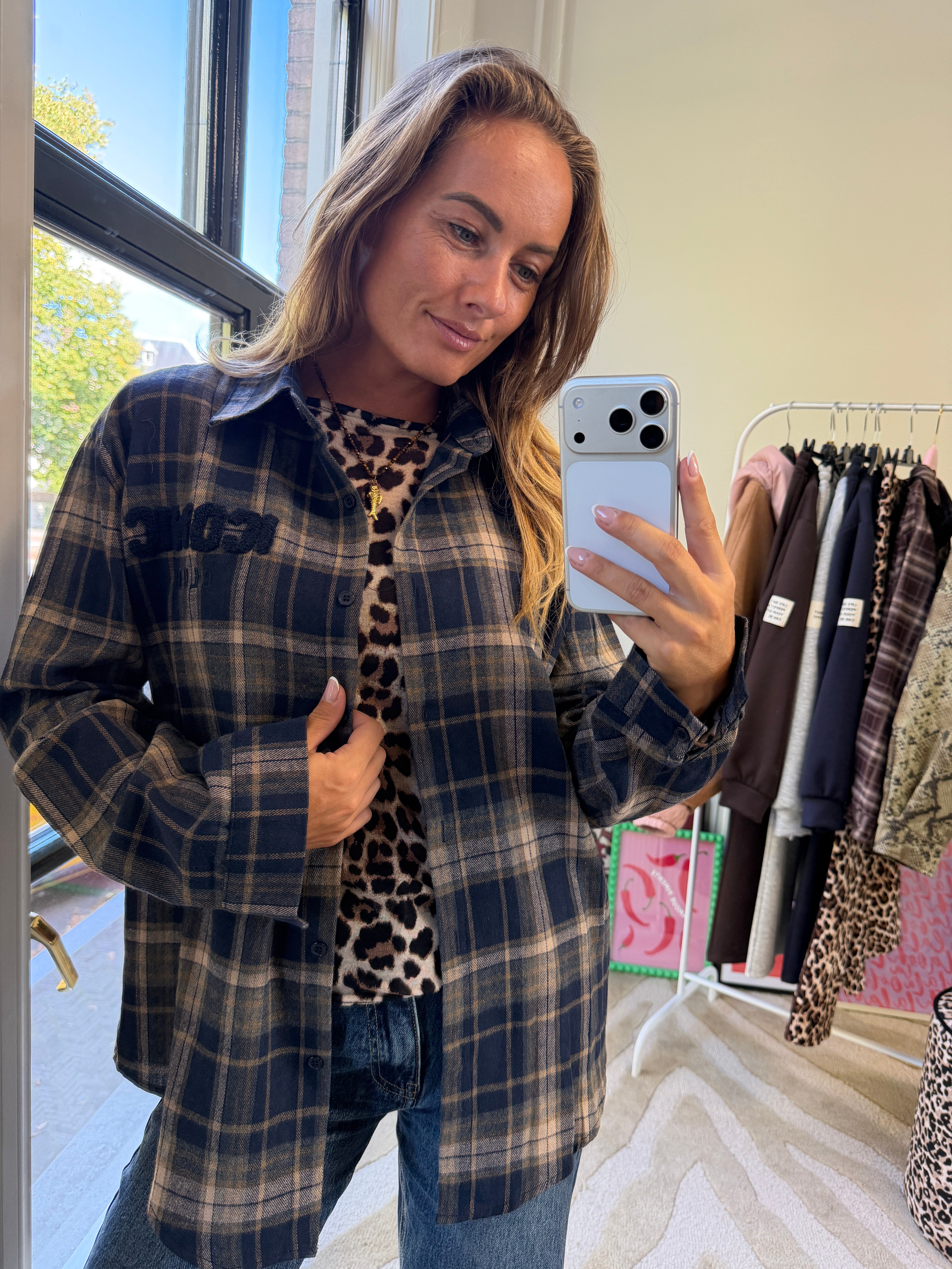 RUITBLOUSE ICONIC DONKERBLAUW