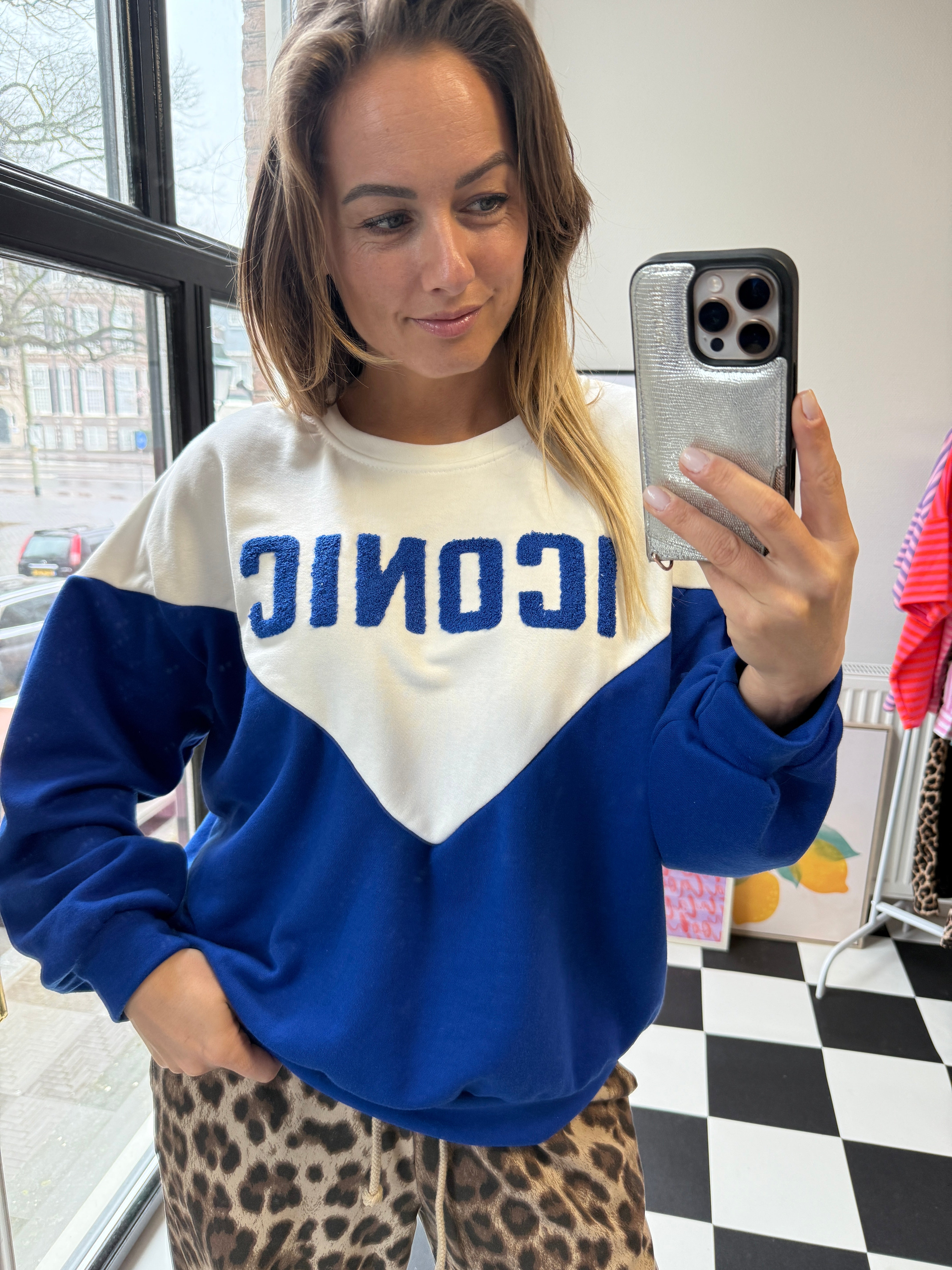VEERLE SWEATER ICONIC KOBALTBLAUW