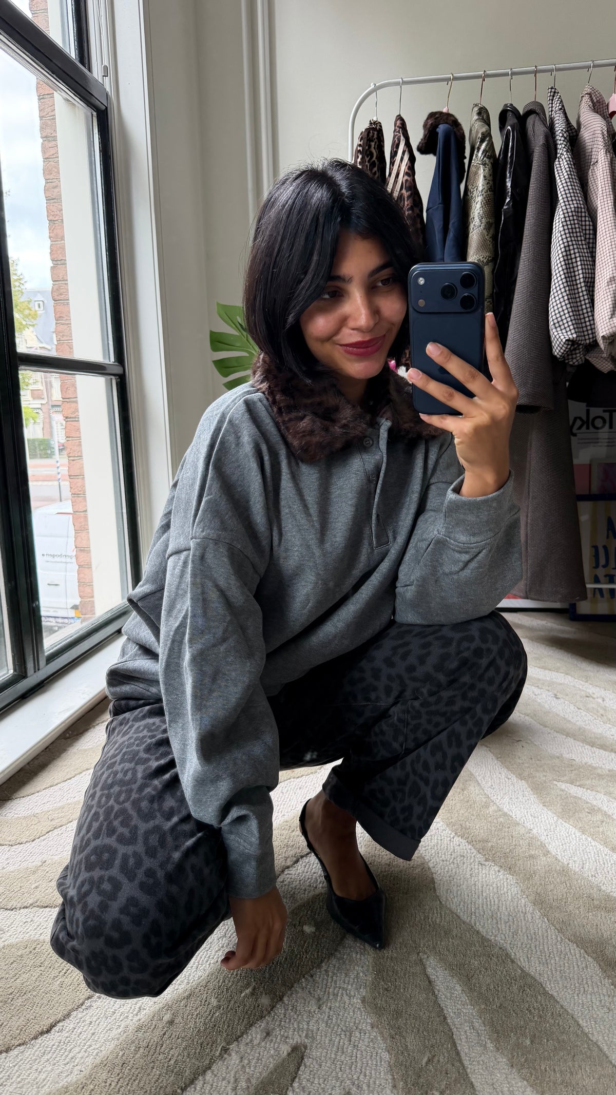 SWEATER MET PANTERKRAAG GRIJS