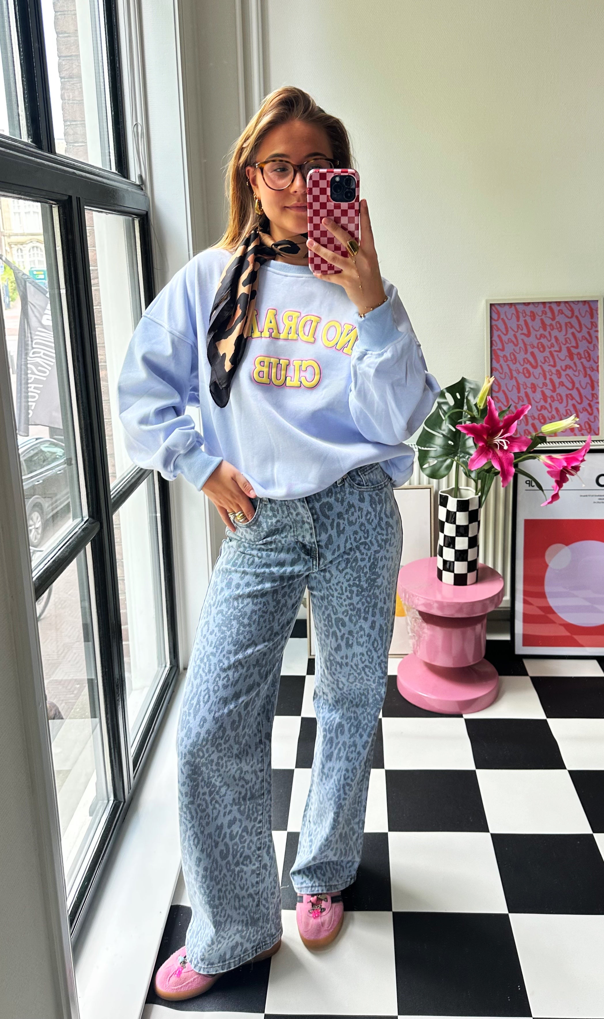 LICHTBLAUWE NO DRAMA SWEATER