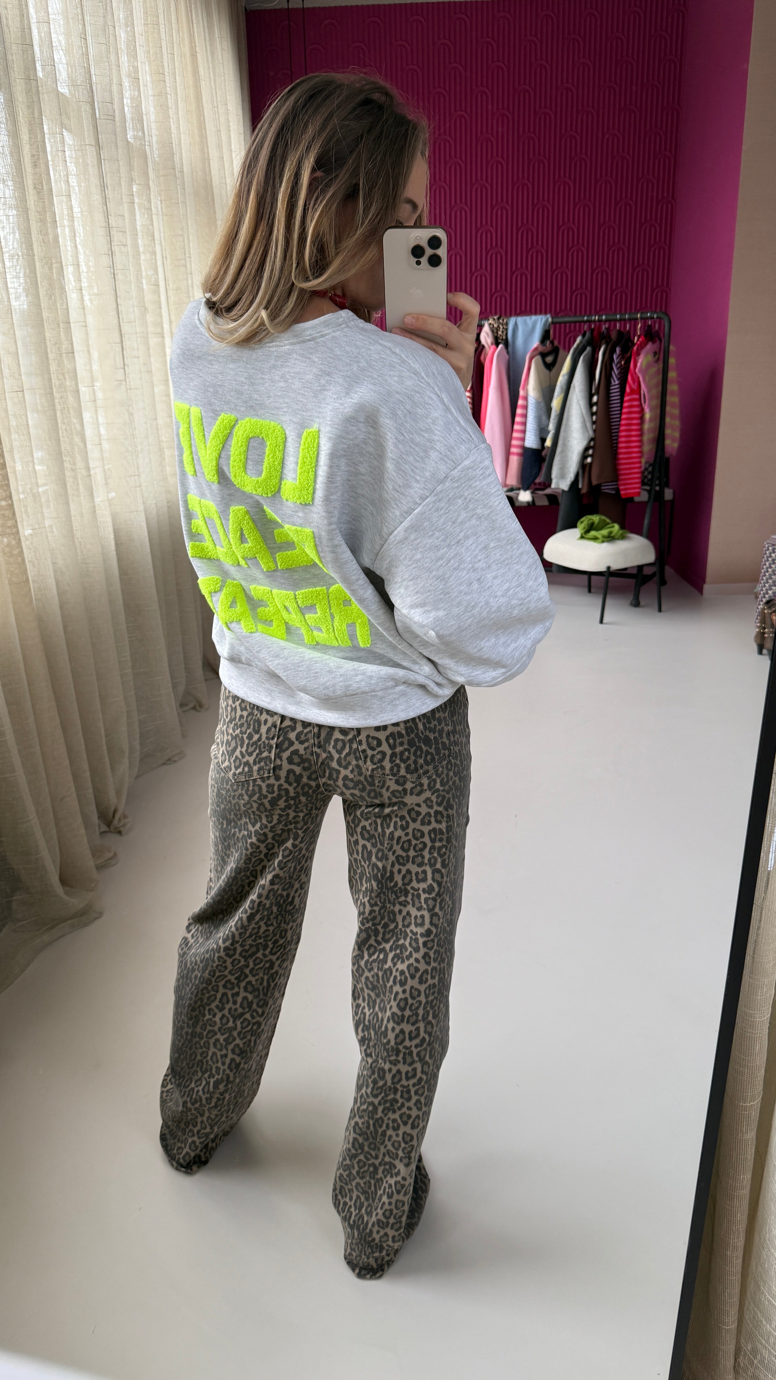 LIEN MUSTHAVE SWEATER LOVE GRIJS