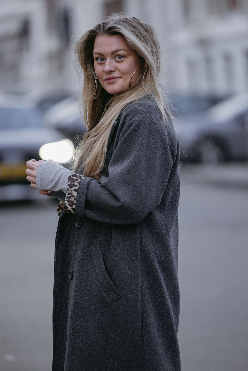 LIZZY MANTEL JAS GRIJS MET PANTER