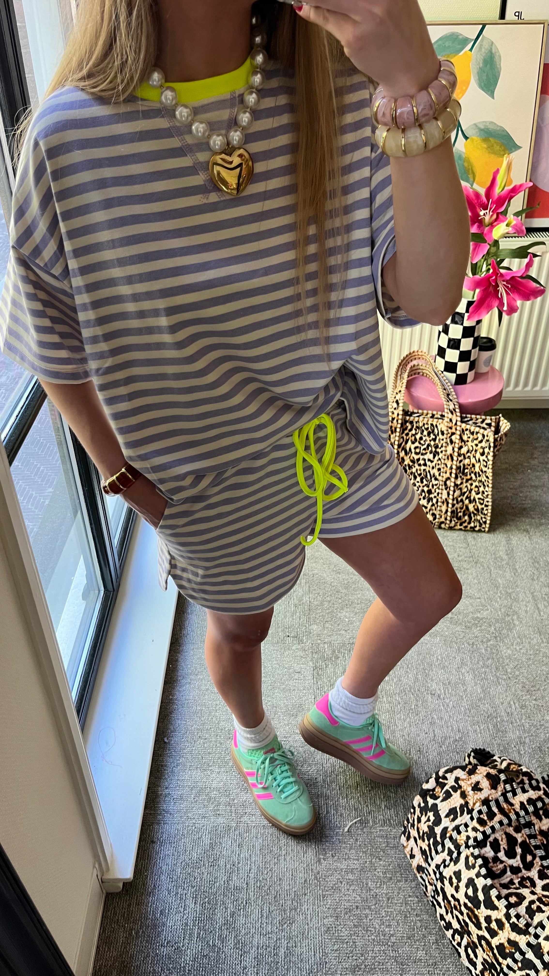 GESTREEPT SHORT LILA