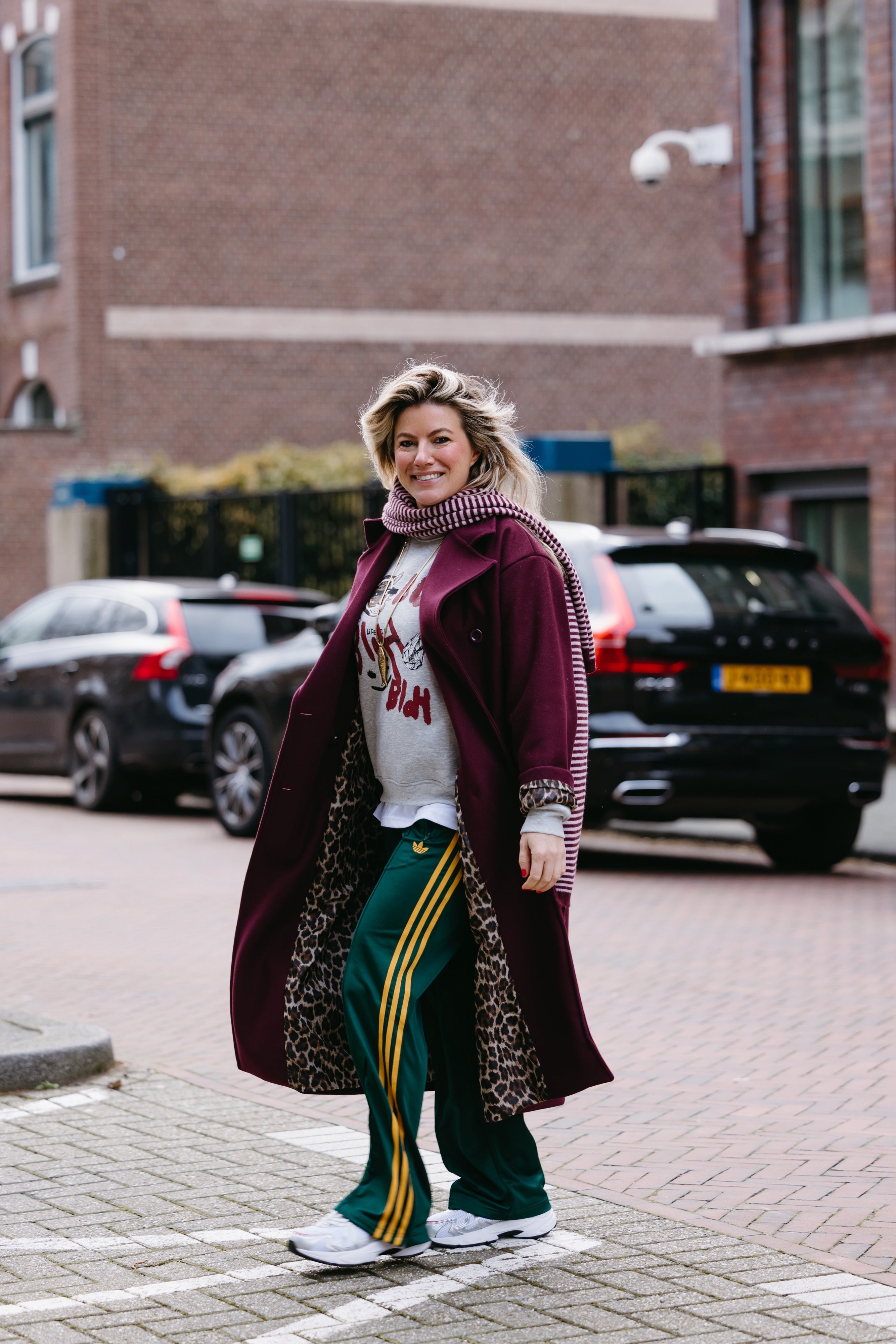LIZZY MANTEL JAS BURGUNDY MET PANTER