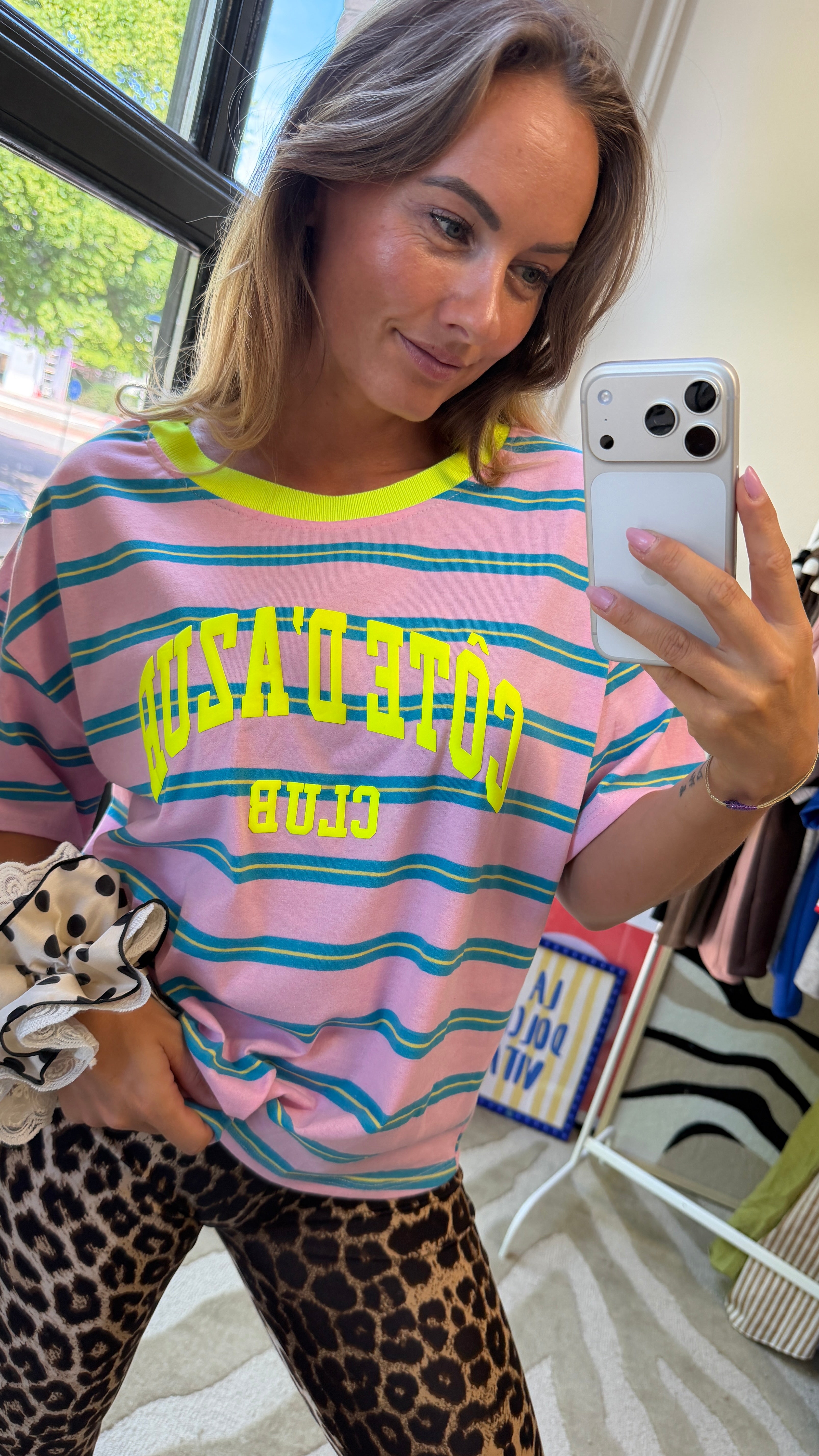 MUSTHAVE T-SHIRT COTE D'AZUR ROZE MET NEON GEEL