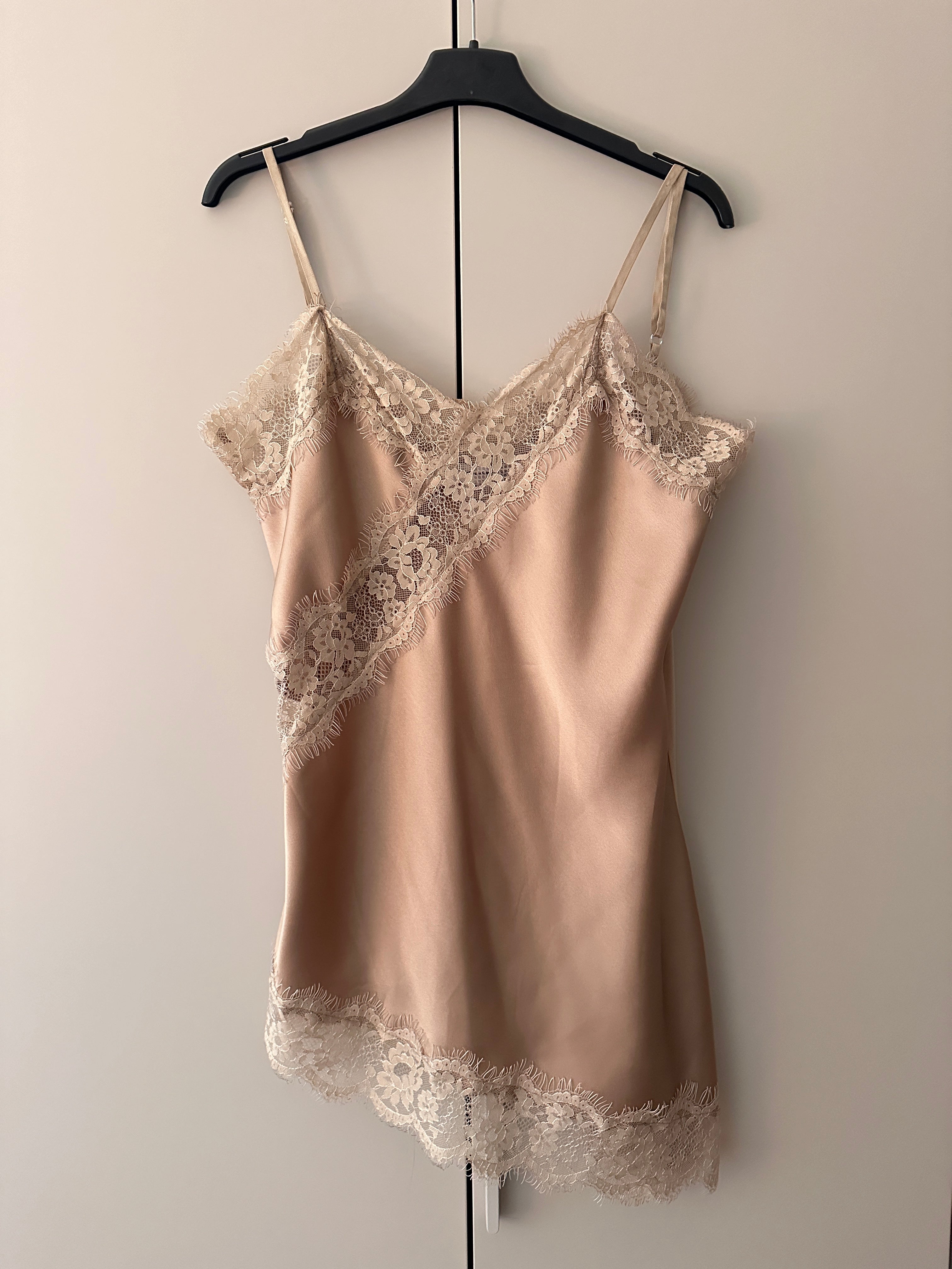 SILK TOP IN LINGERIE STYLE CHAMPAGNE STRAIGHT