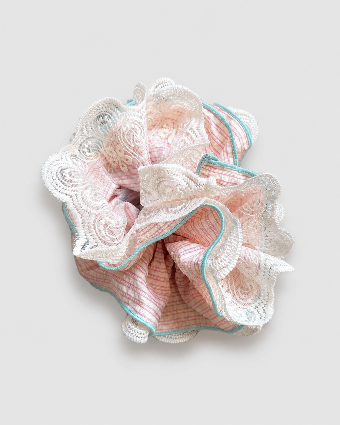 scrunchie kant en roze ruitjes