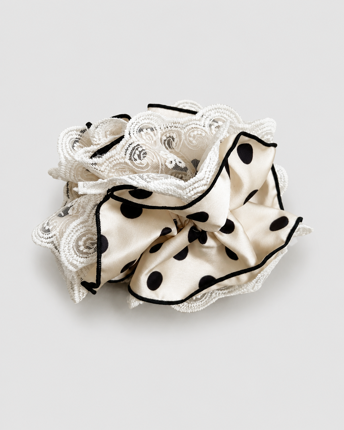 scrunchie kant en zwarte stippen