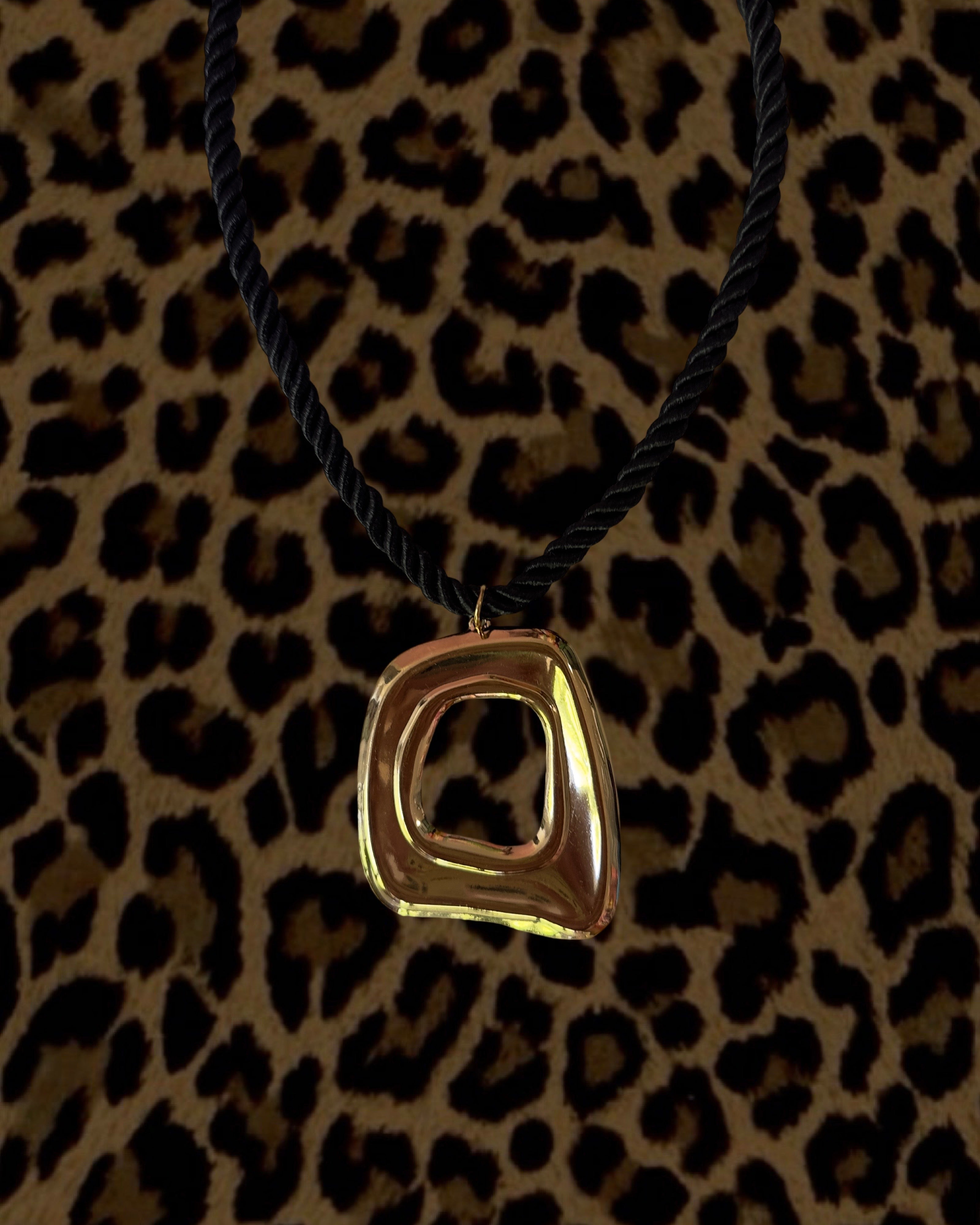 NECKLACE | BLACK GOLD