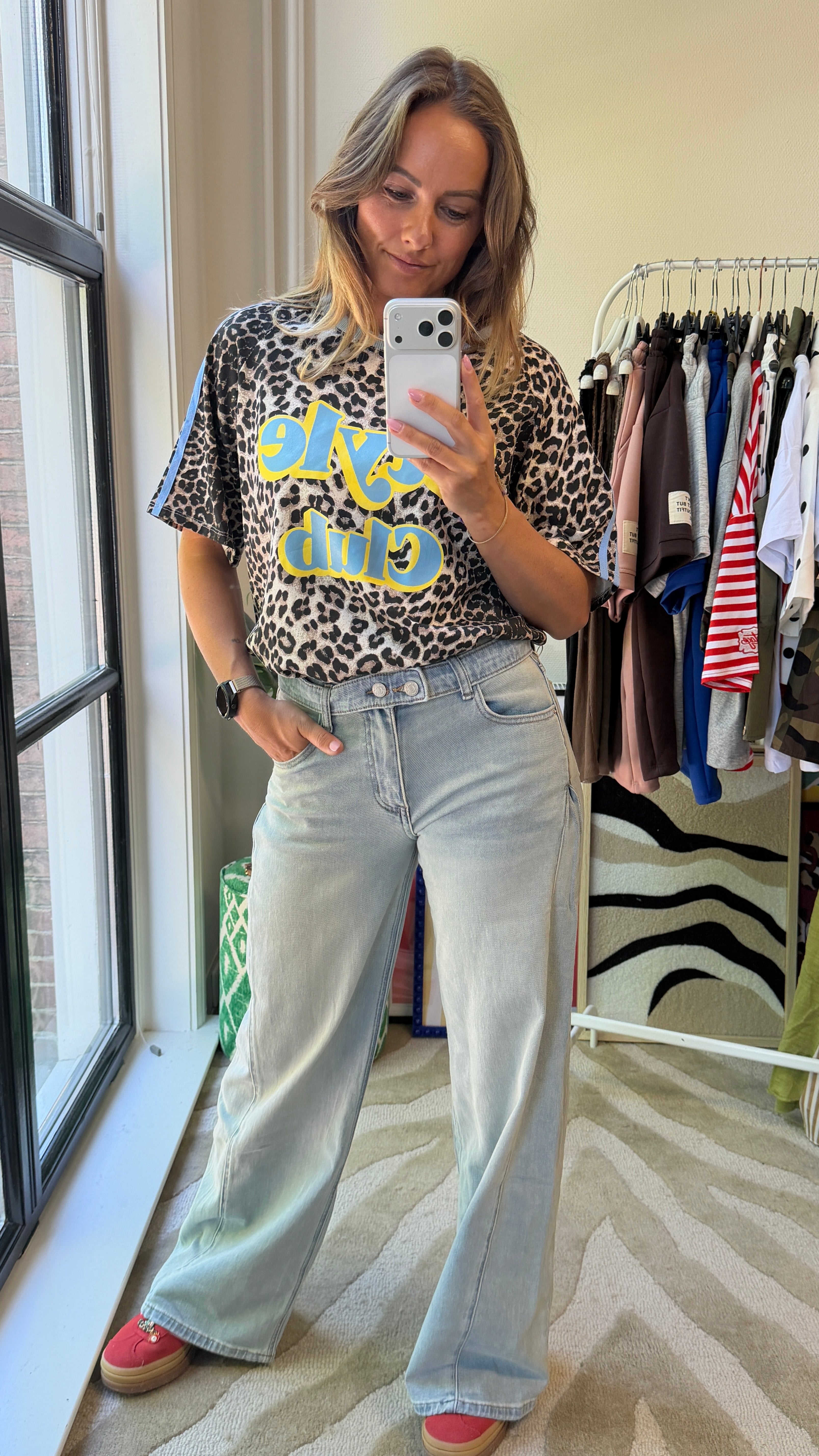 WIDE LEG JEANS MET RIEMPJE