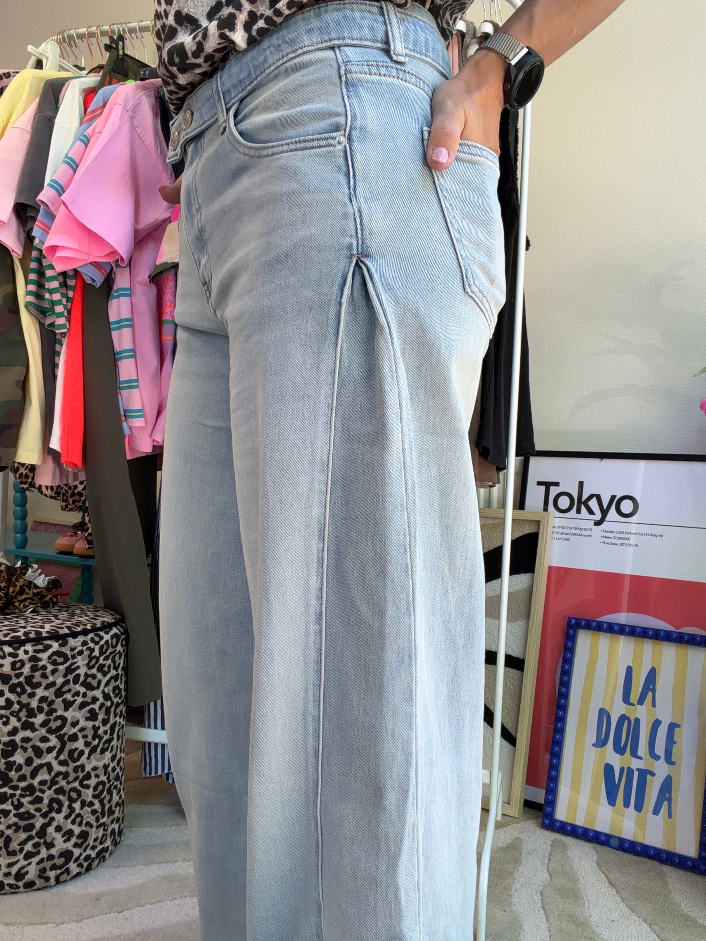 WIDE LEG JEANS MET RIEMPJE