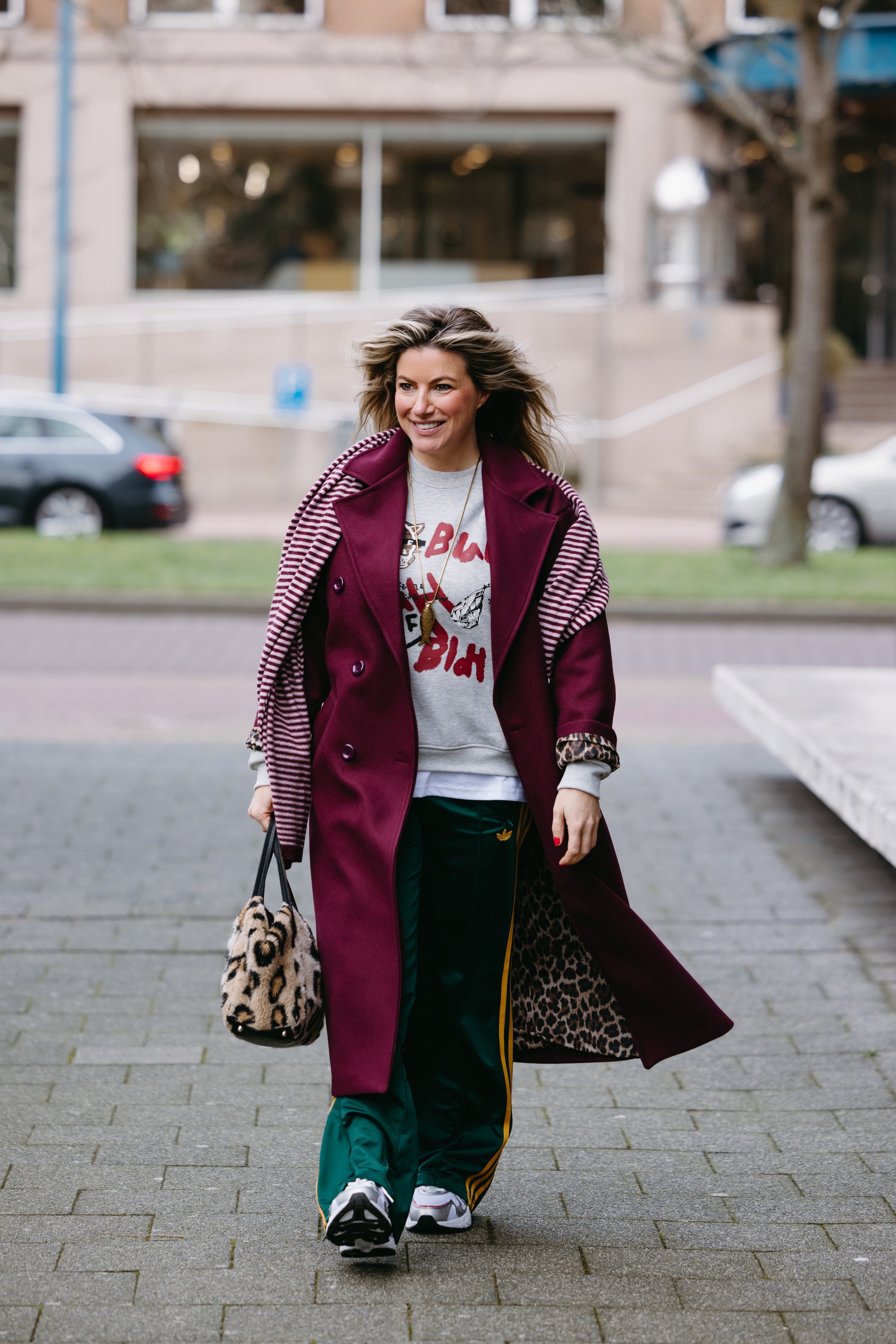 LIZZY MANTEL JAS BURGUNDY MET PANTER