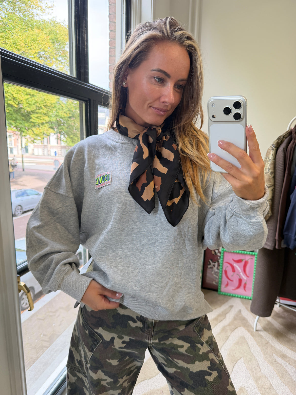 GRIJZE ICONIC SWEATER