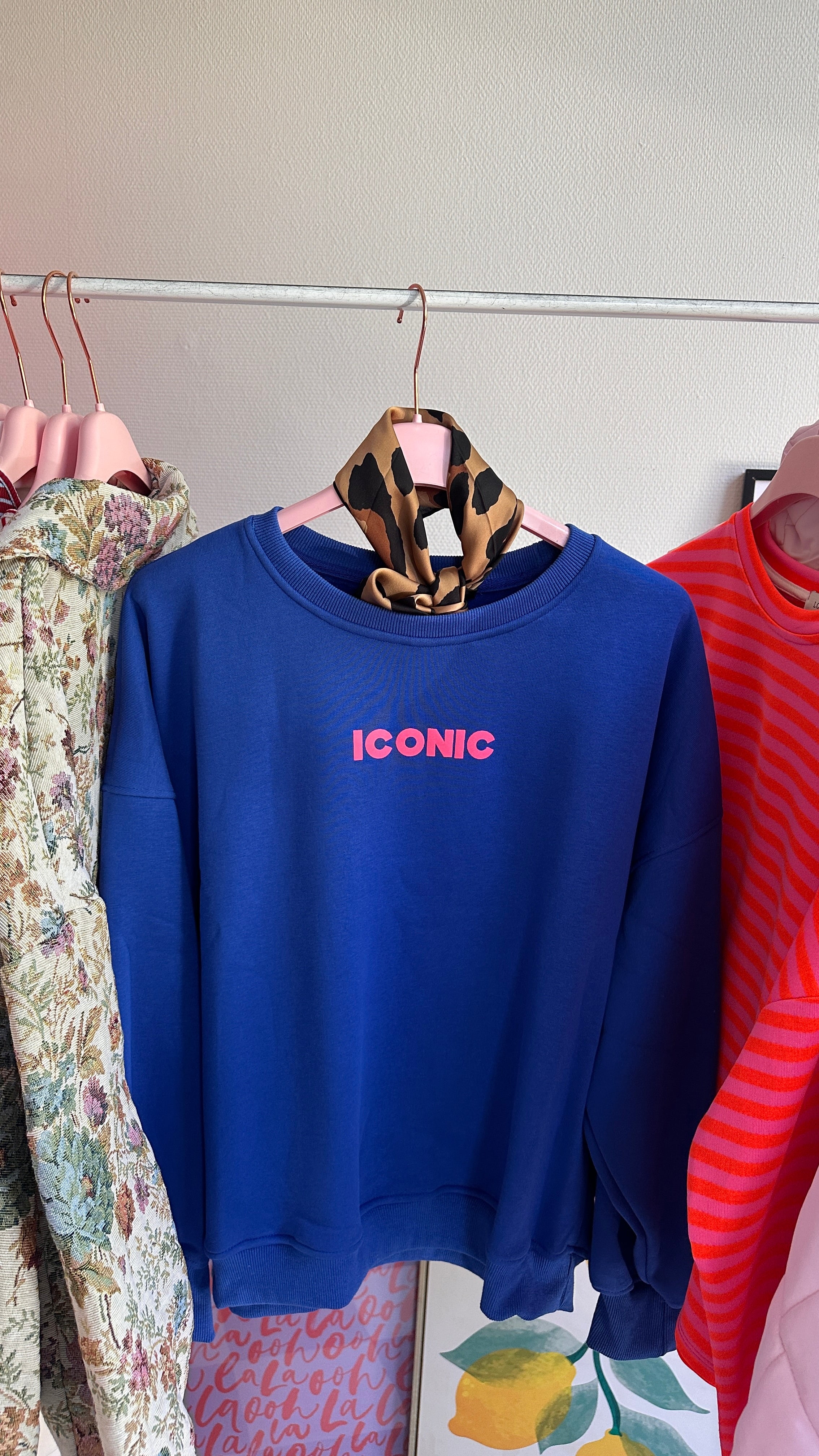 ICONIC MUSTHAVE SWEATER KOBALT