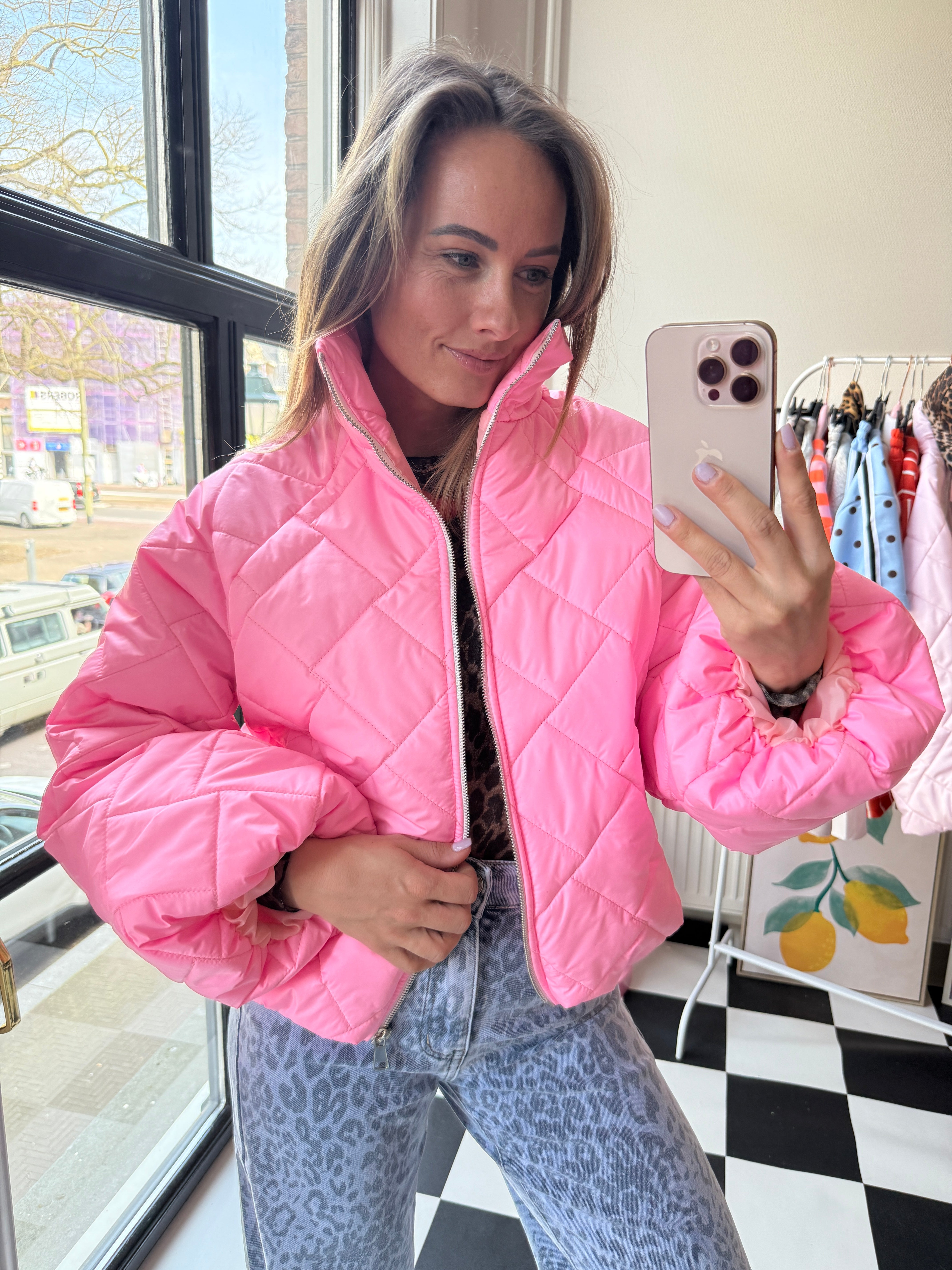 EMMA MUSTHAVE JASJE  FELROZE