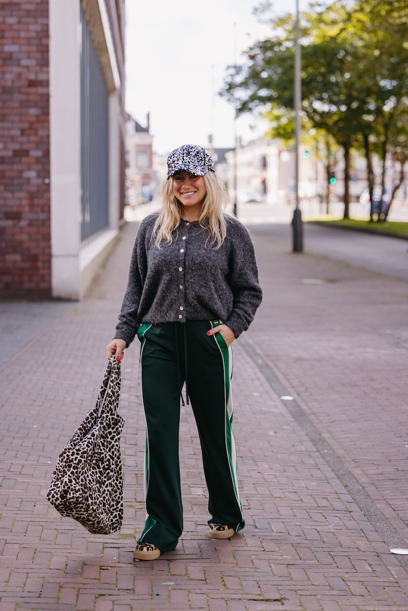 GROENE BROEK MET BIES