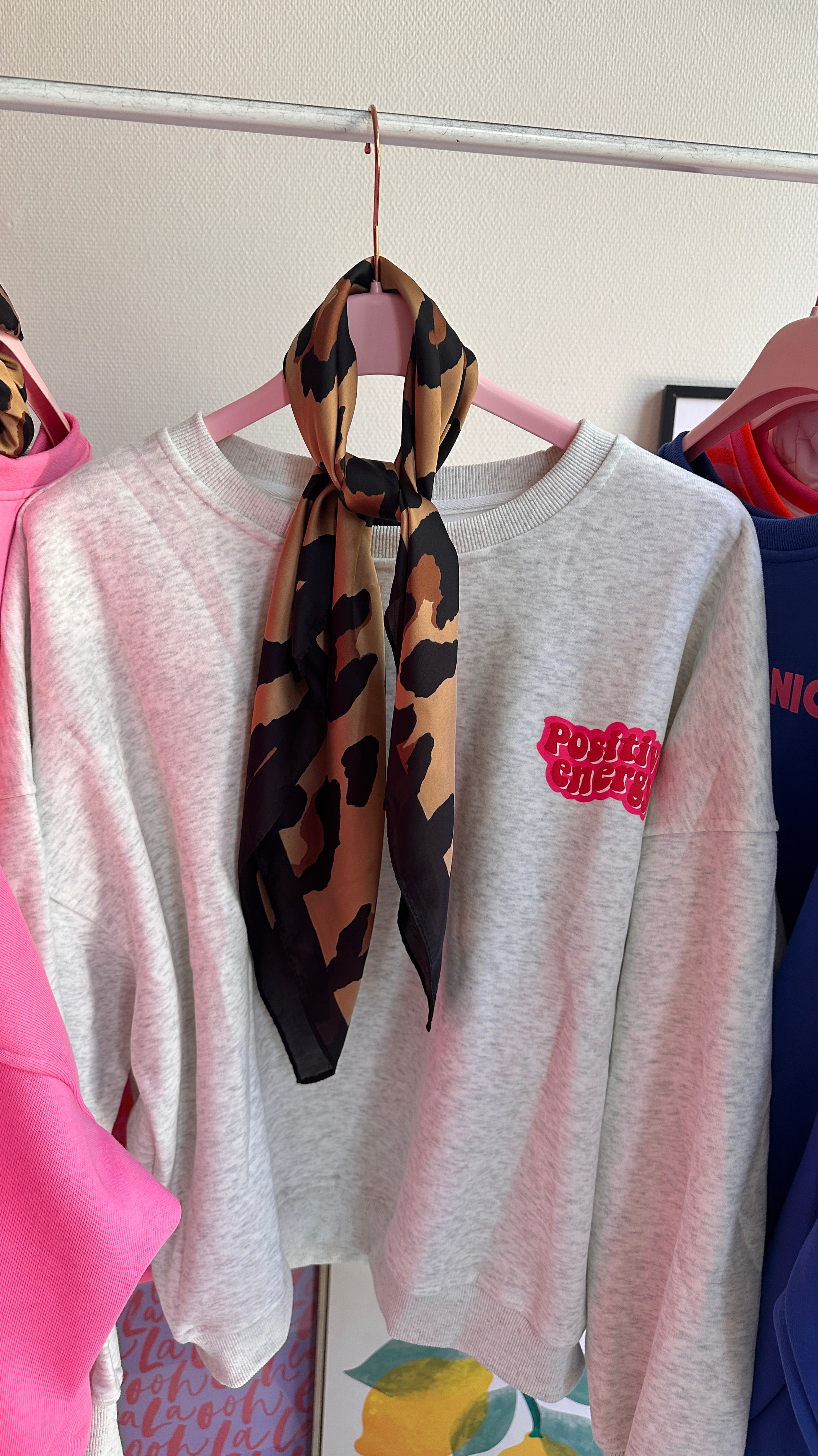 MUSTHAVE SWEATER POSITIVE ENERGY