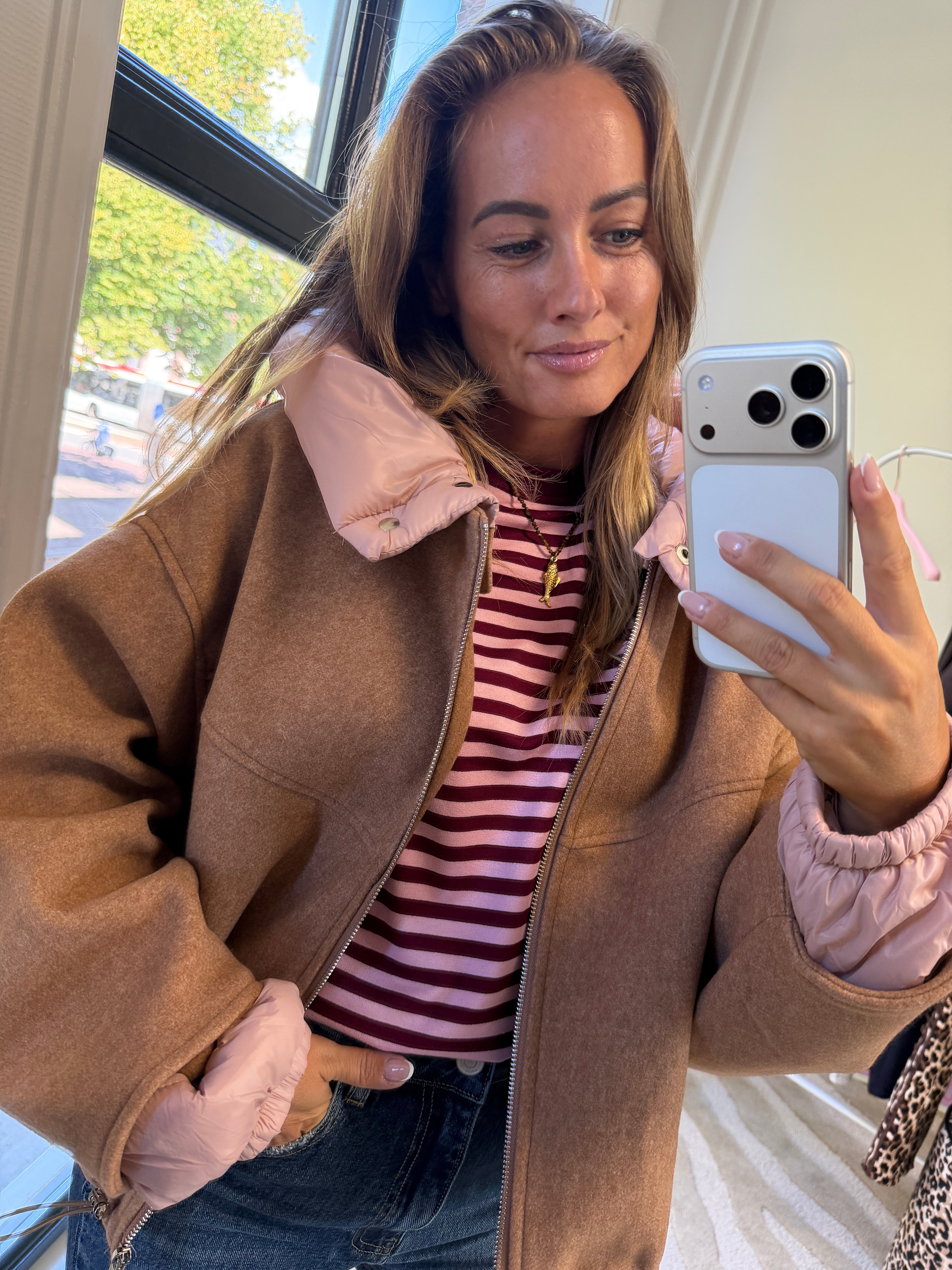 CAMEL KATE JAS MET ROZE DETAILS