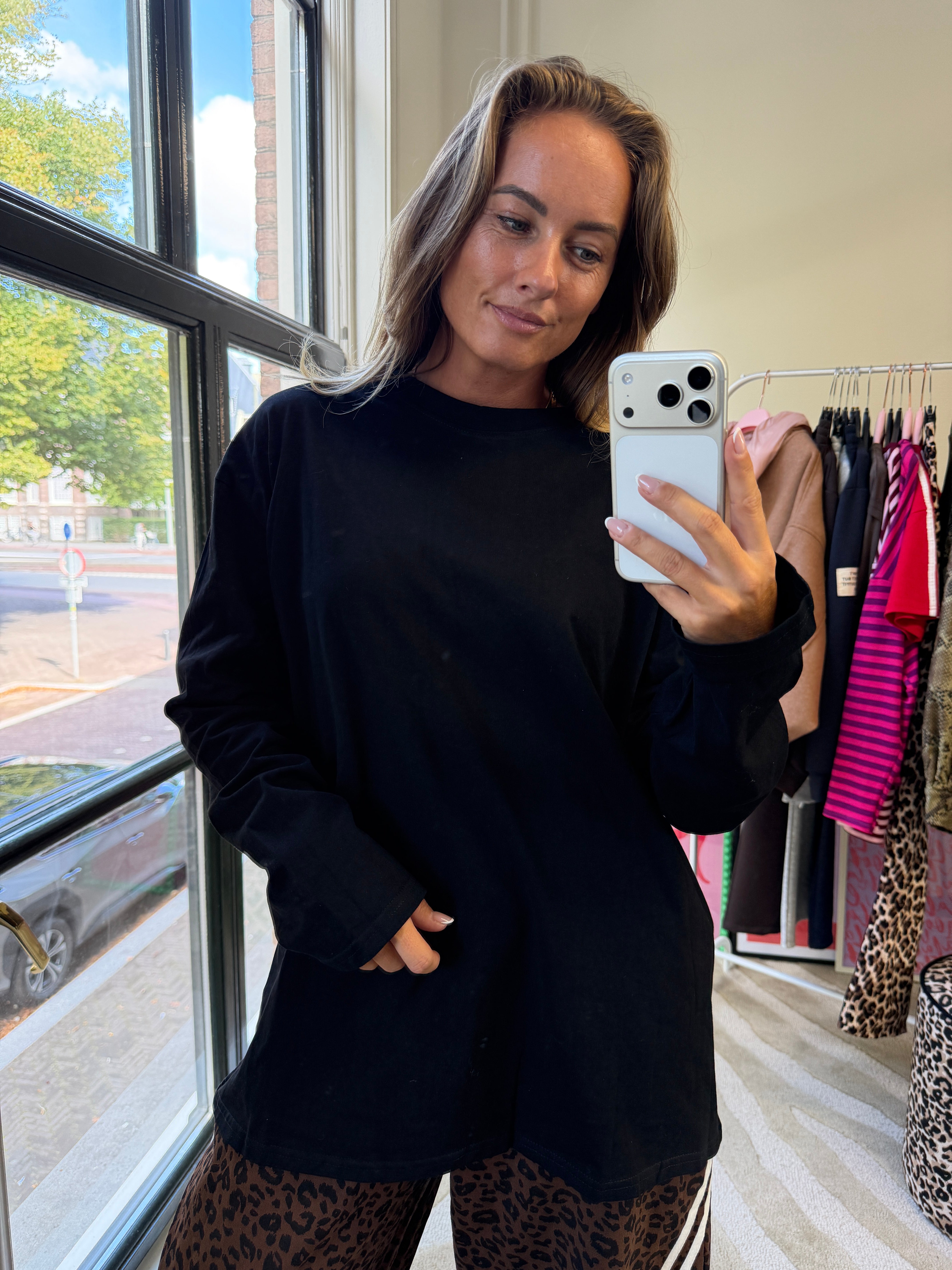 MUSTHAVE LONGSLEEVE ZWART