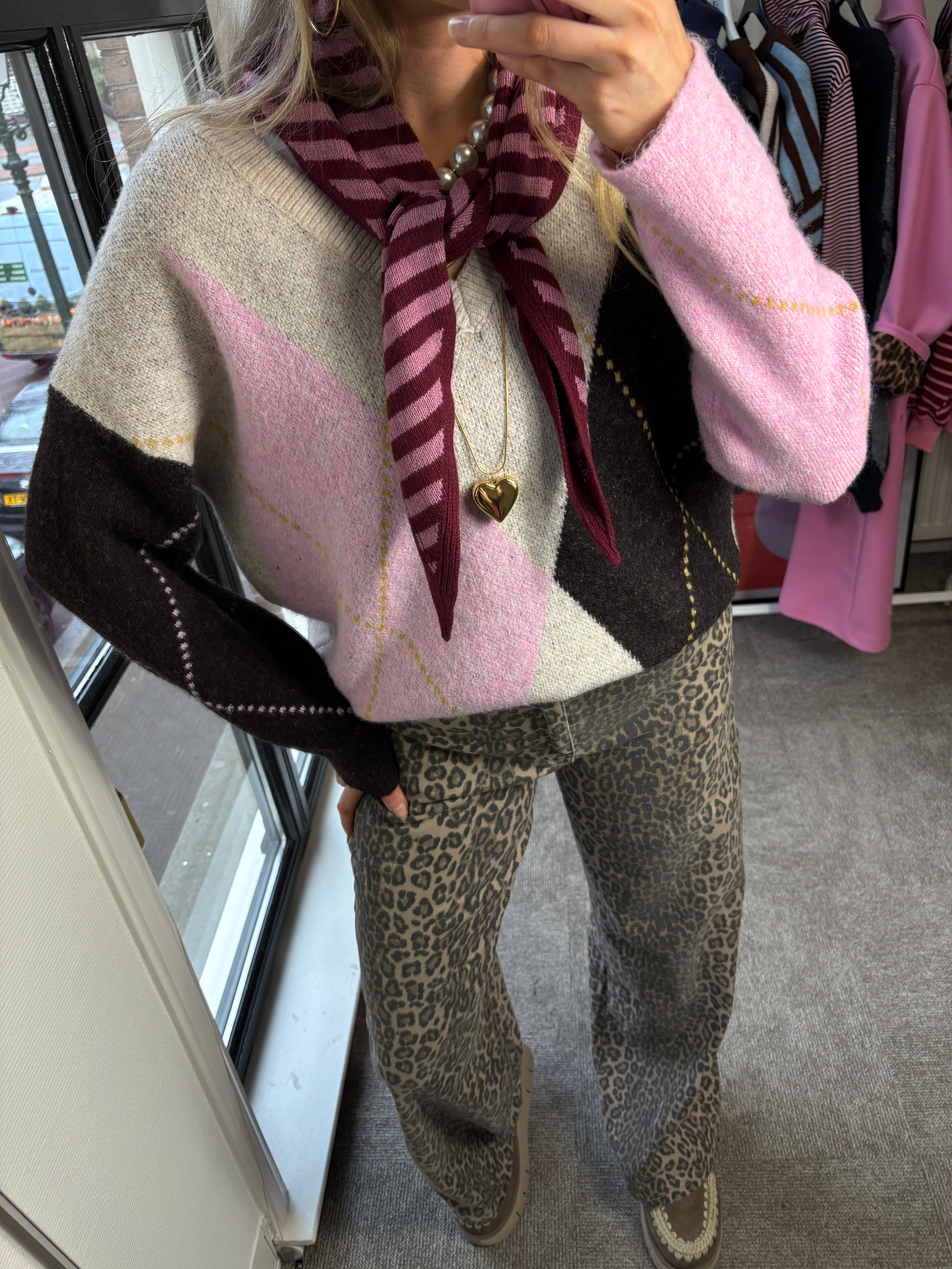 ROZE BRUINE RUITJES TRUI