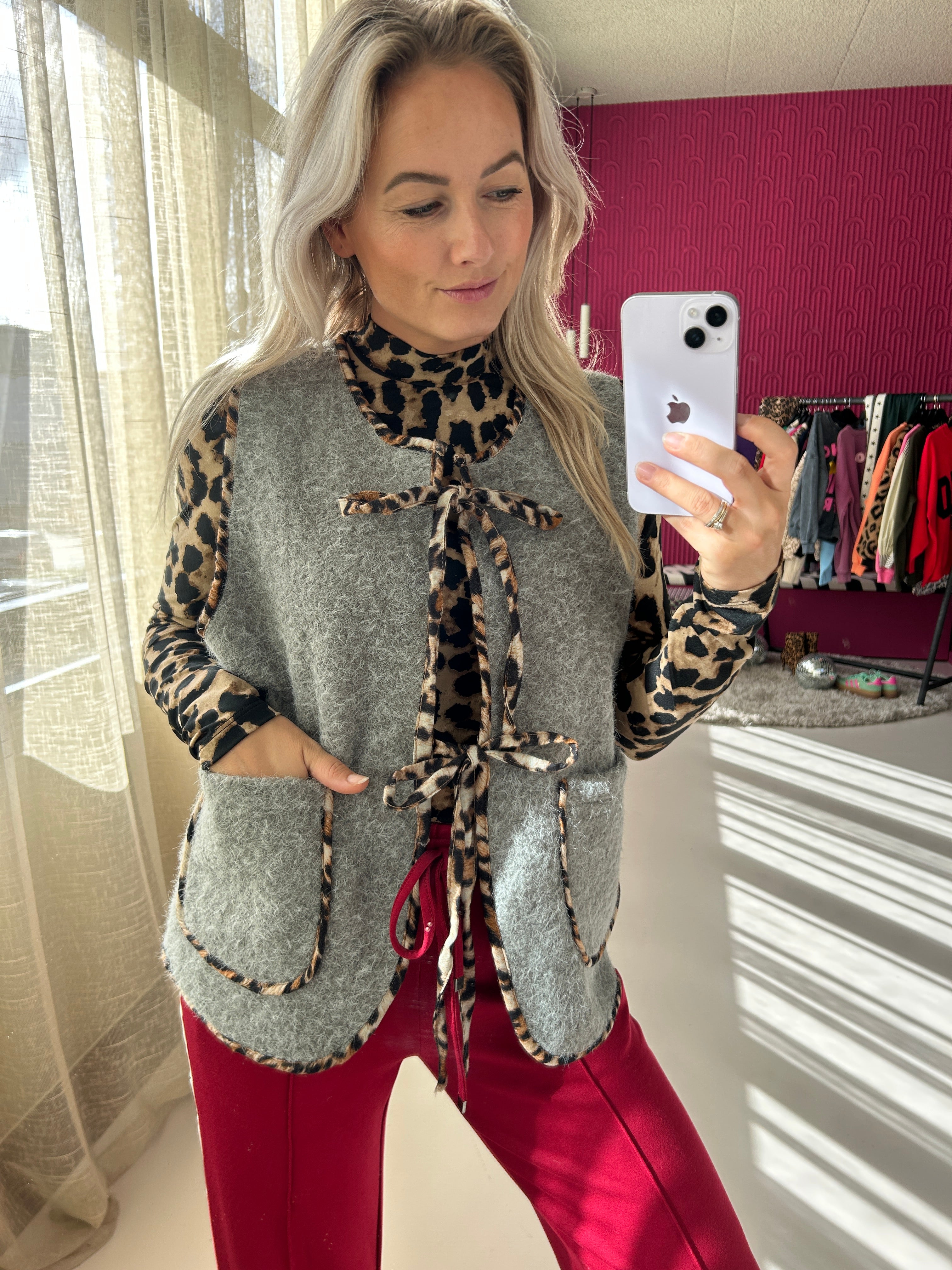 GRIJS GILET MET PANTER DETAILS