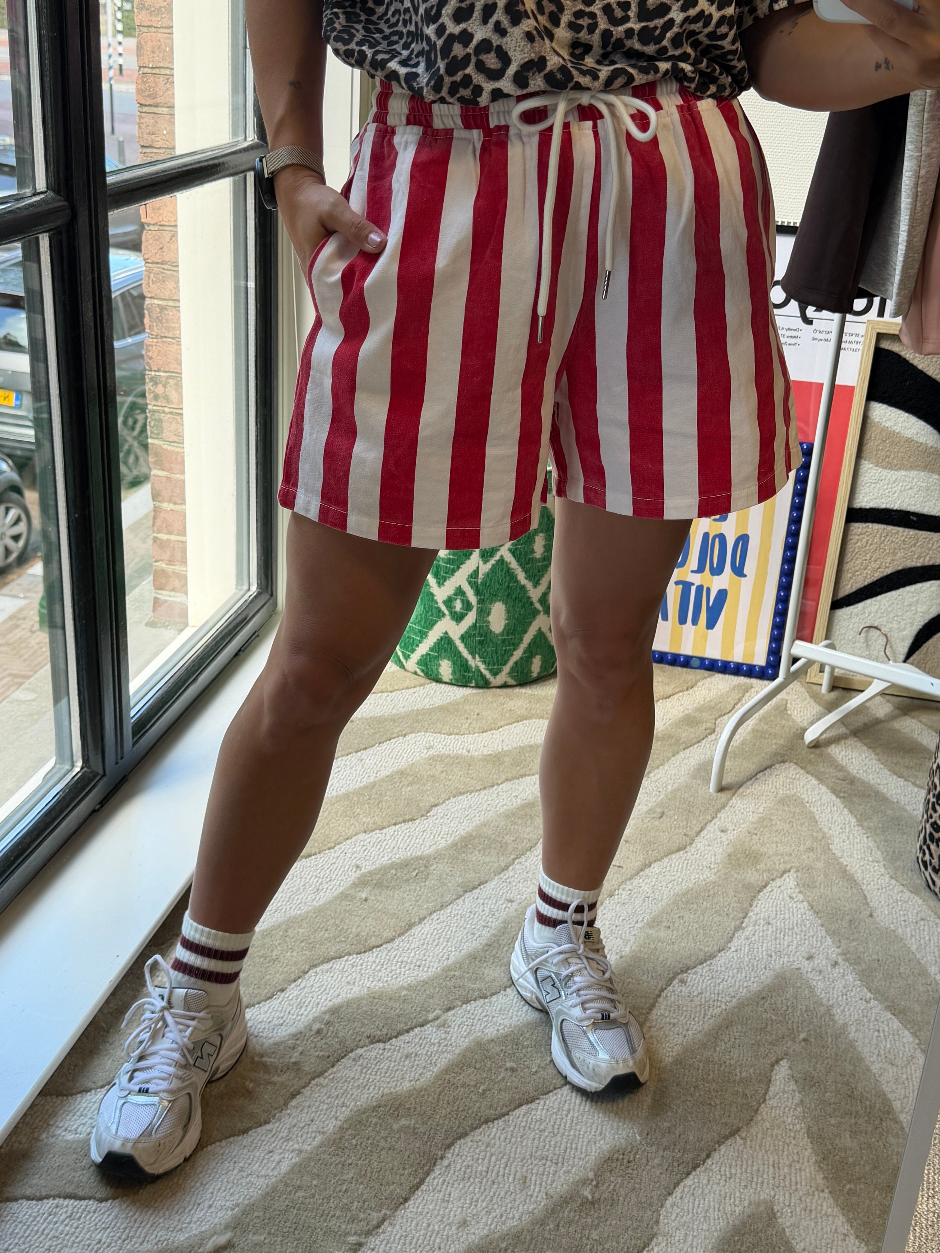 LIV STREEPSHORT WIT ROOD