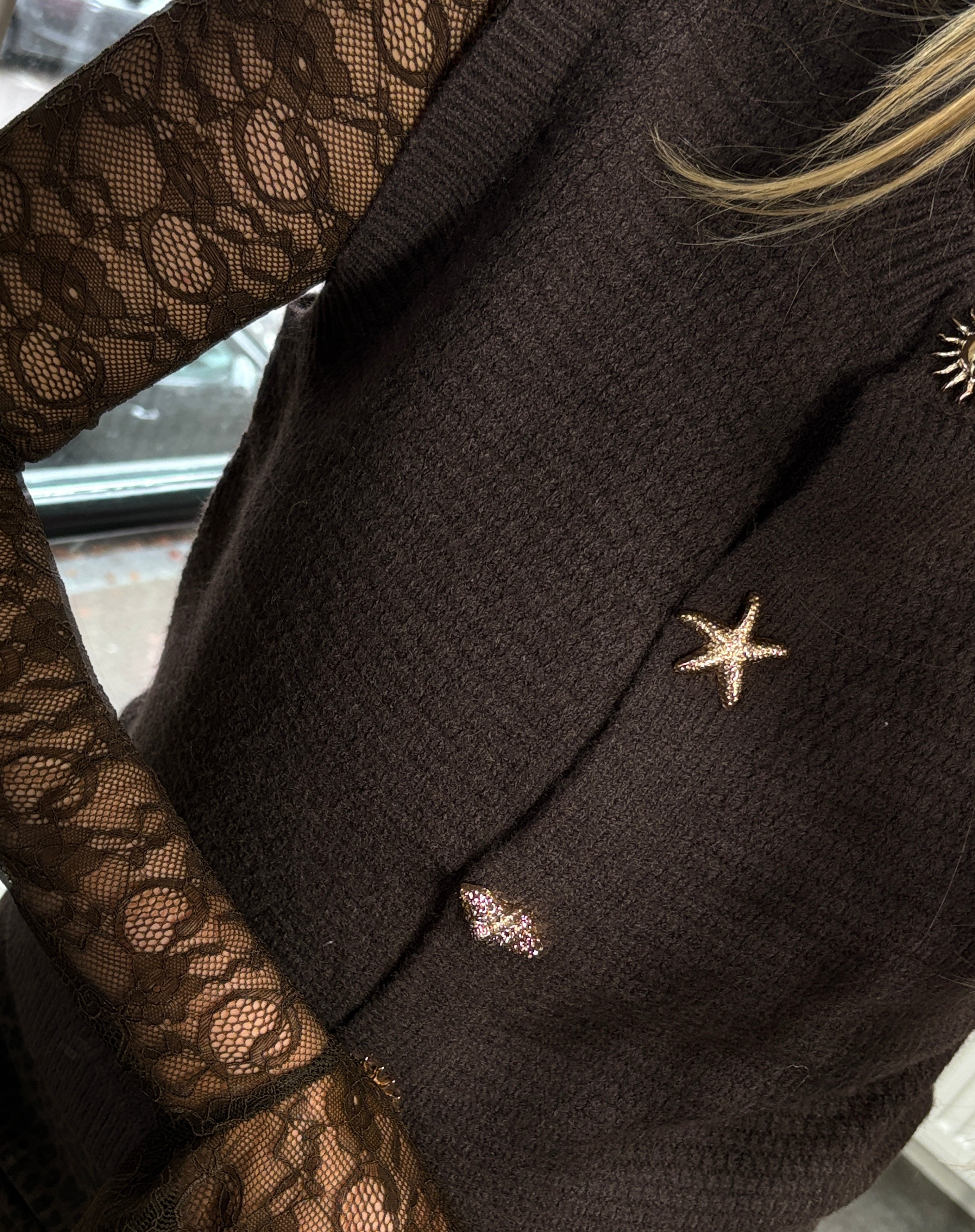 BRUIN GILET GOUDEN KNOPEN