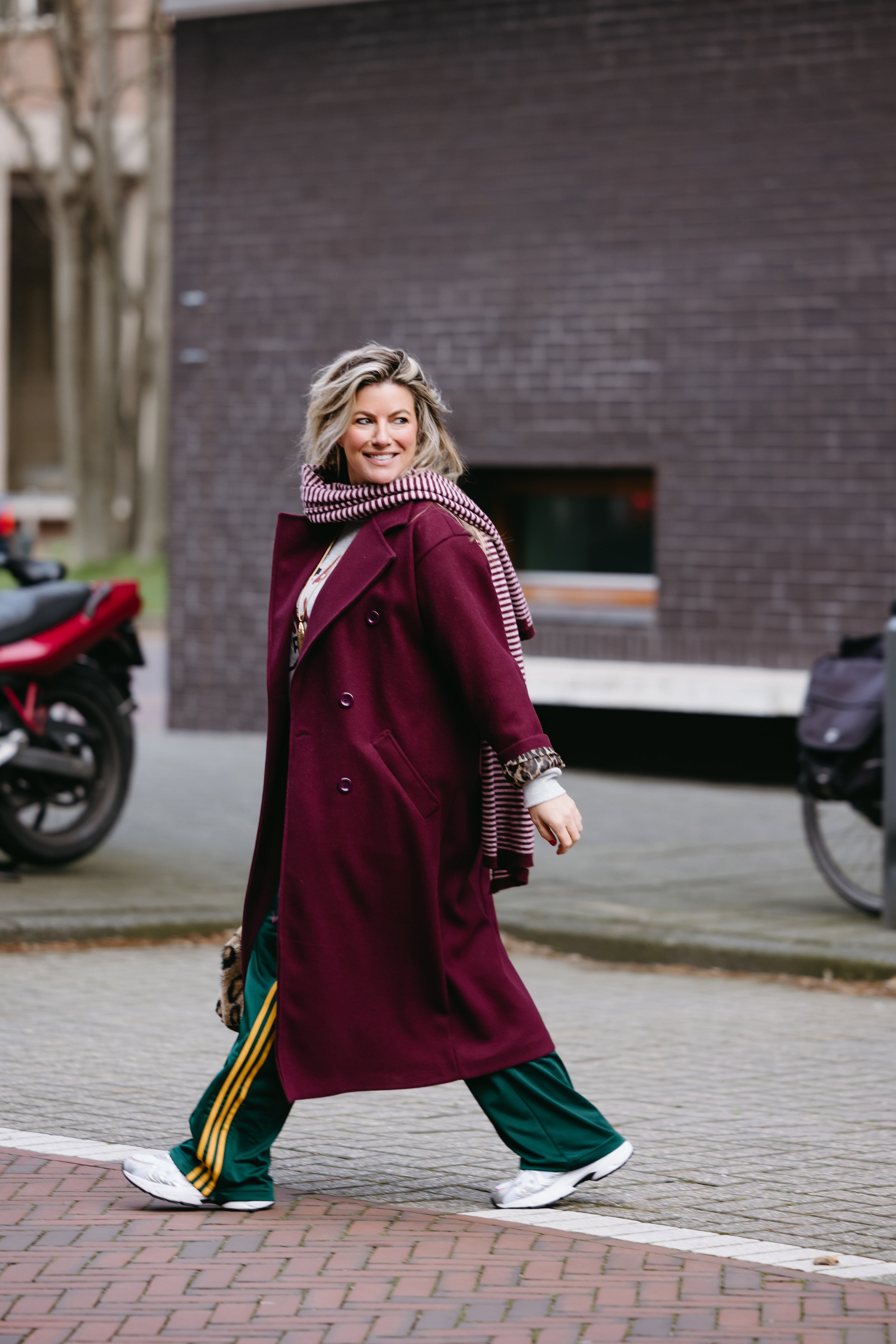 LIZZY COAT BURGUNDY WITH PANTHER